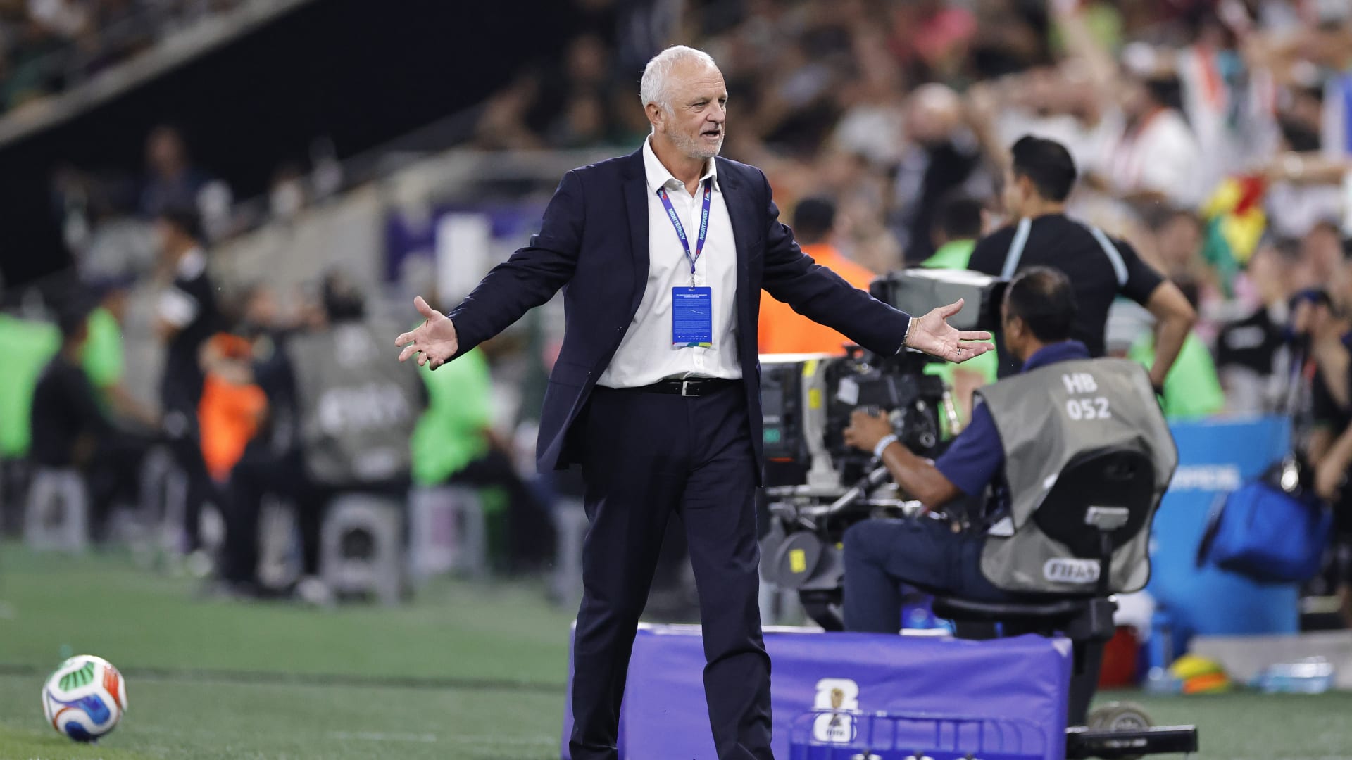 هل جدد غراهام أرنولد عقده مع منتخب العراق؟ المدرب الأسترالي يجيب