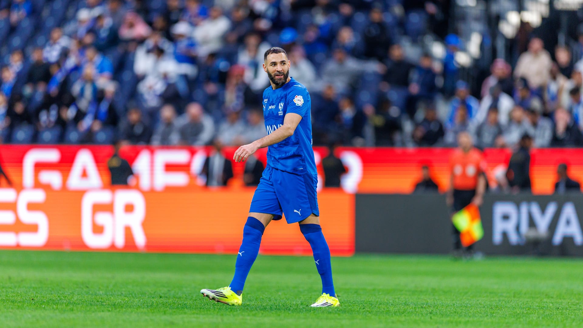 أول تعليق من بنزيما بعد إقصاء الهلال من دوري أبطال آسيا للنخبة