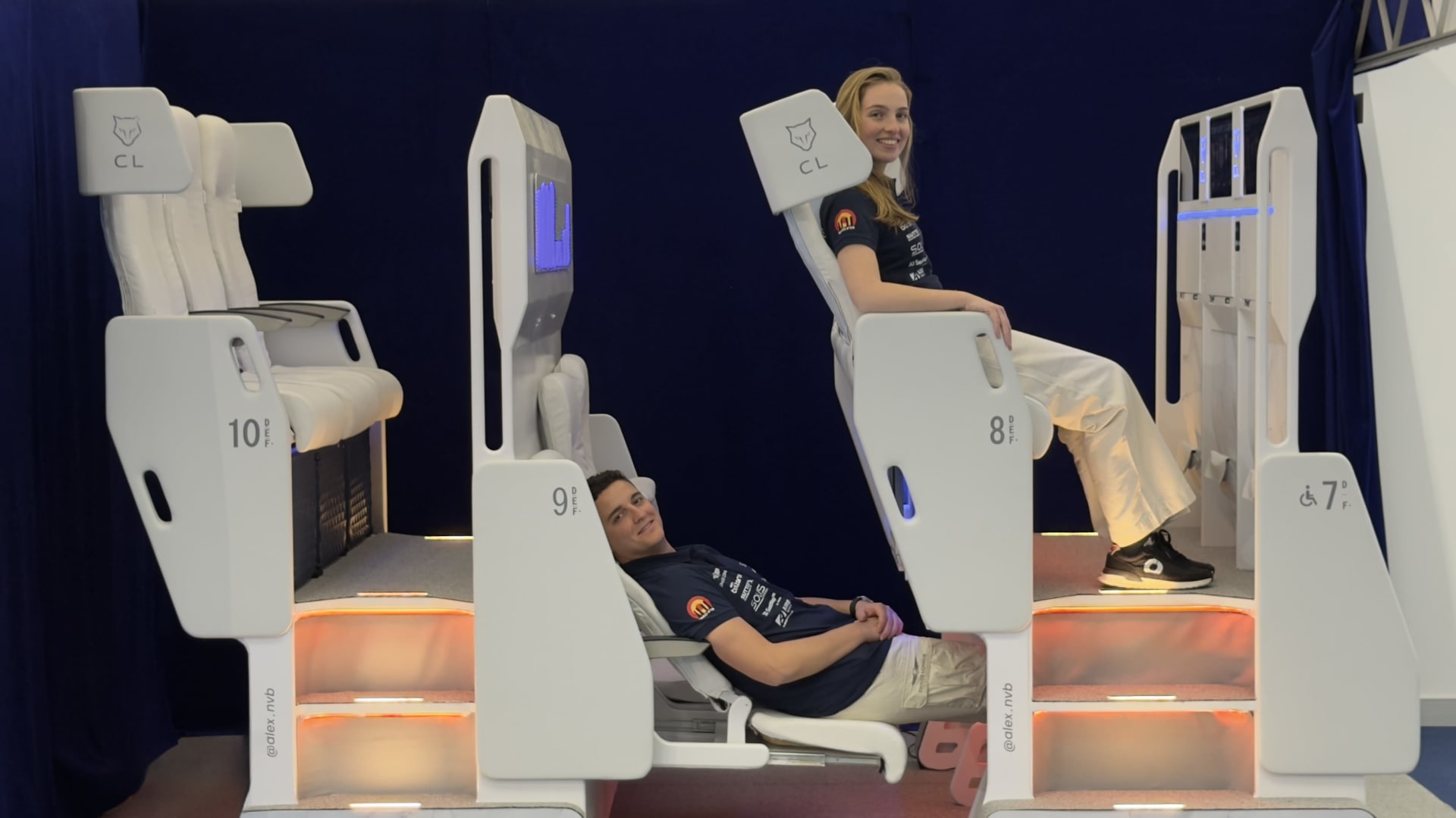 مقاعد بطابقين في الطائرات.. بين الجدل وإمكانية التحول إلى واقع