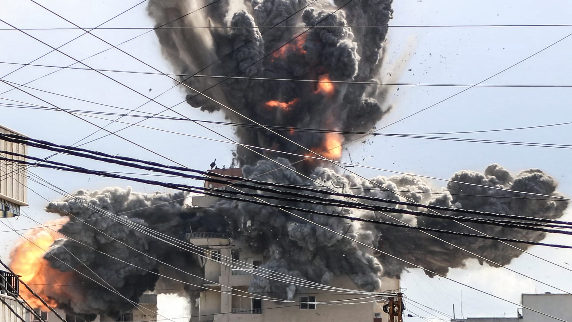 قصف أكثر من 200 هدف لحزب الله.. ولبنان يشكو إسرائيل بعد غارات 8 أبريل