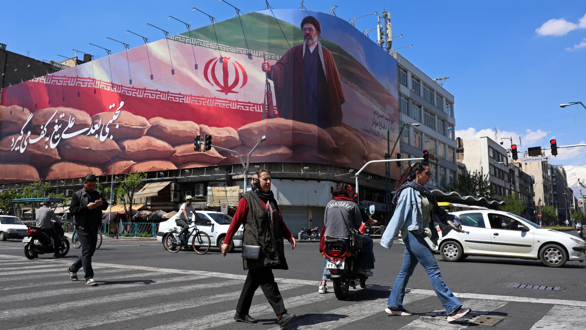 مع تسارع وتيرة الدبلوماسية.. أين المرشد الأعلى لإيران؟