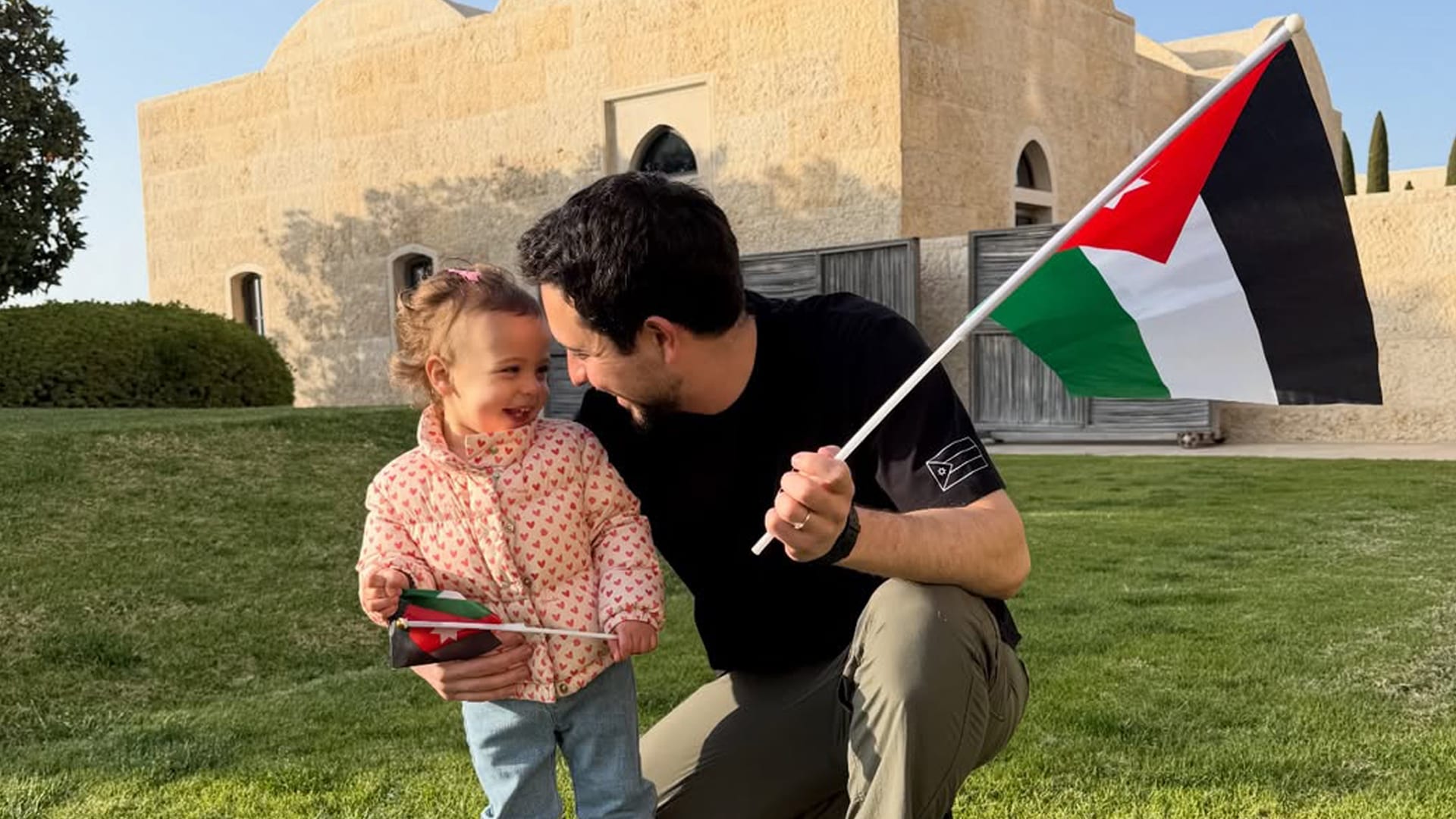 ولي عهد الأردن يشارك احتفال ابنته الأميرة إيمان بيوم العلم