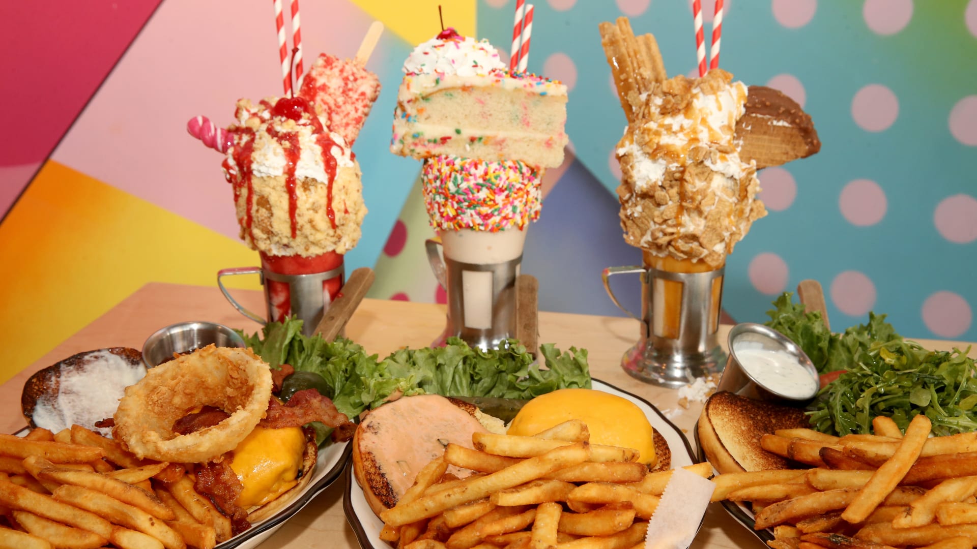 بين فرط الشهية وفقدانها..لماذا نأكل كثيرا خلال الحروب والأزمات؟