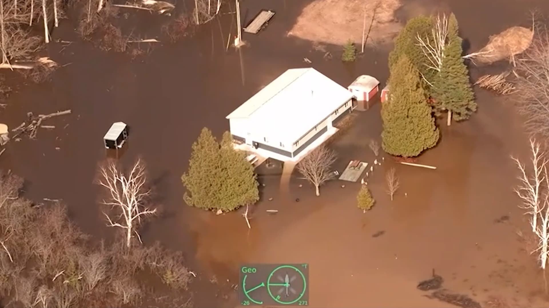 أجبرت السكان على الإخلاء.. فيضانات تاريخية تجتاح منطقة البحيرات العظمى