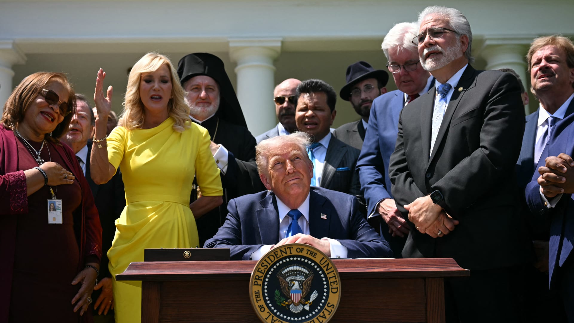 "مقاتل مقدس" و"حملة صليبية".. ما مخاطر استغلال إدارة ترامب للغطاء الديني في حربها ضد إيران؟