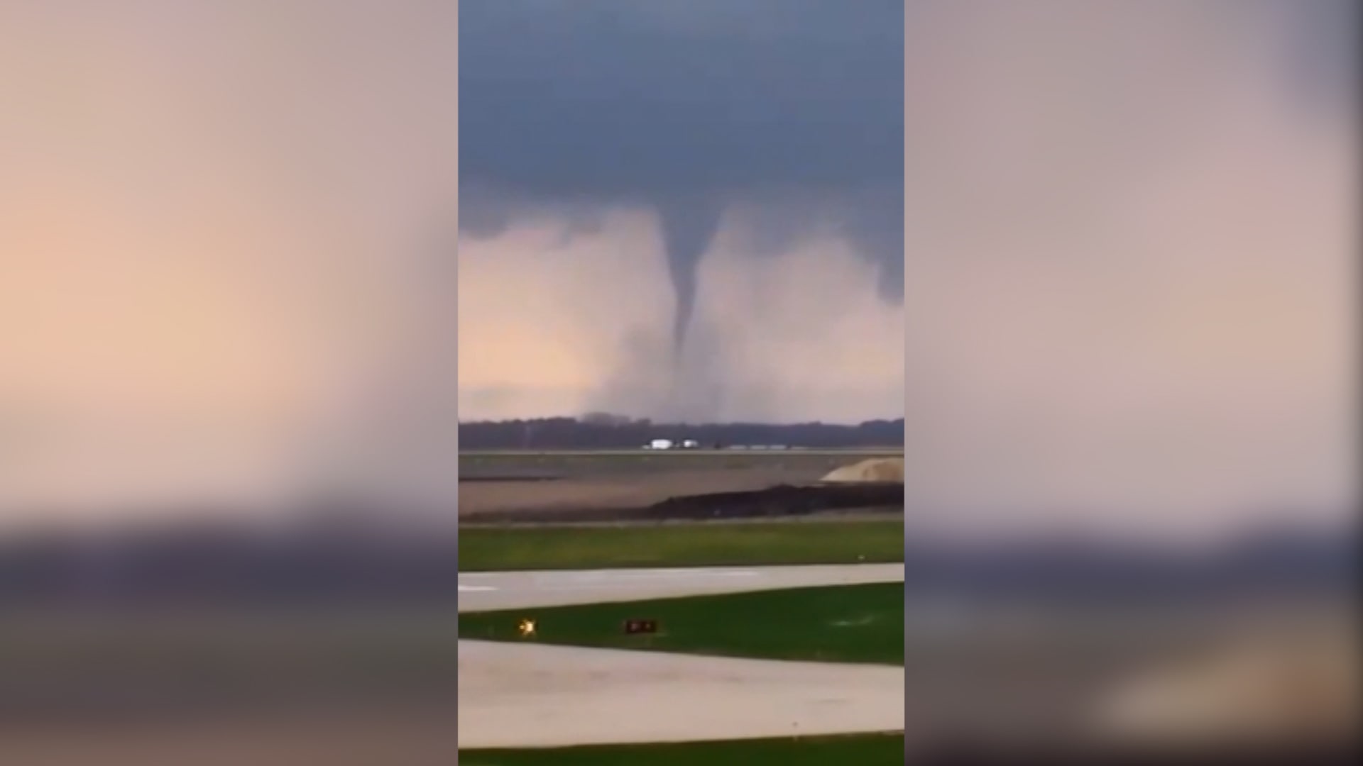 رصدته كاميرات المرور.. إعصار ضخم يتشكل في مينيسوتا