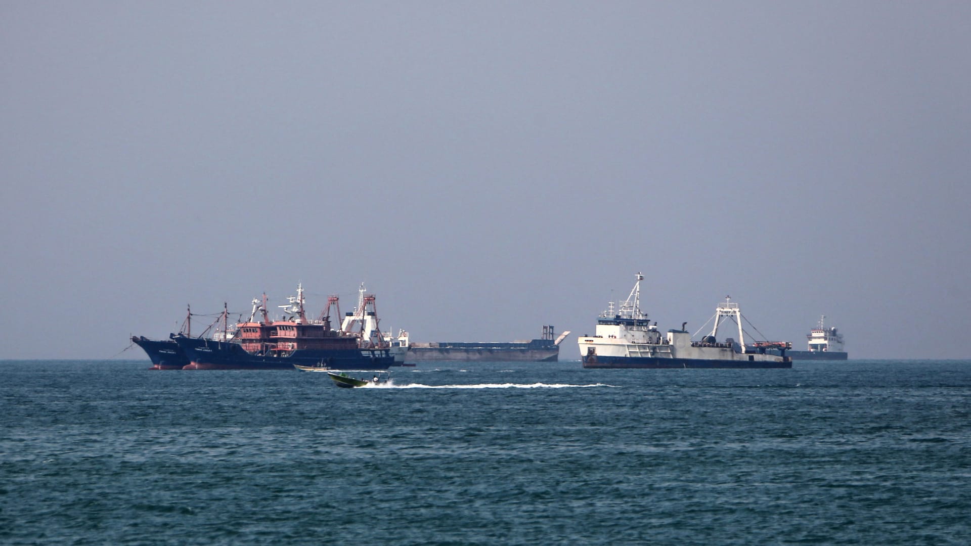 تقارير: تعرض سفينة حاويات ثانية لهجوم بـ"مقذوف مجهول" في مضيق هرمز