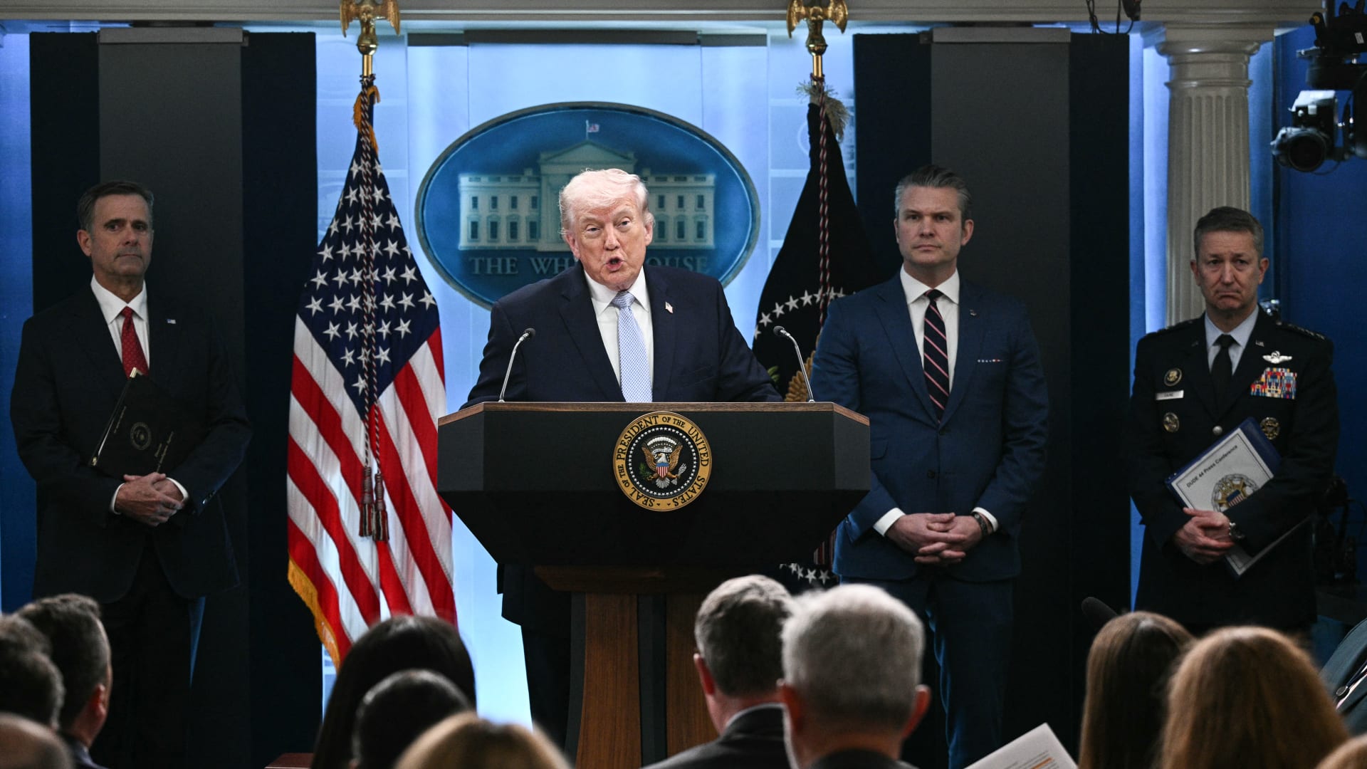 توافد كبار المسوؤلين على البيت الأبيض وسط توتر مع إيران قبل انتهاء وقف إطلاق النار