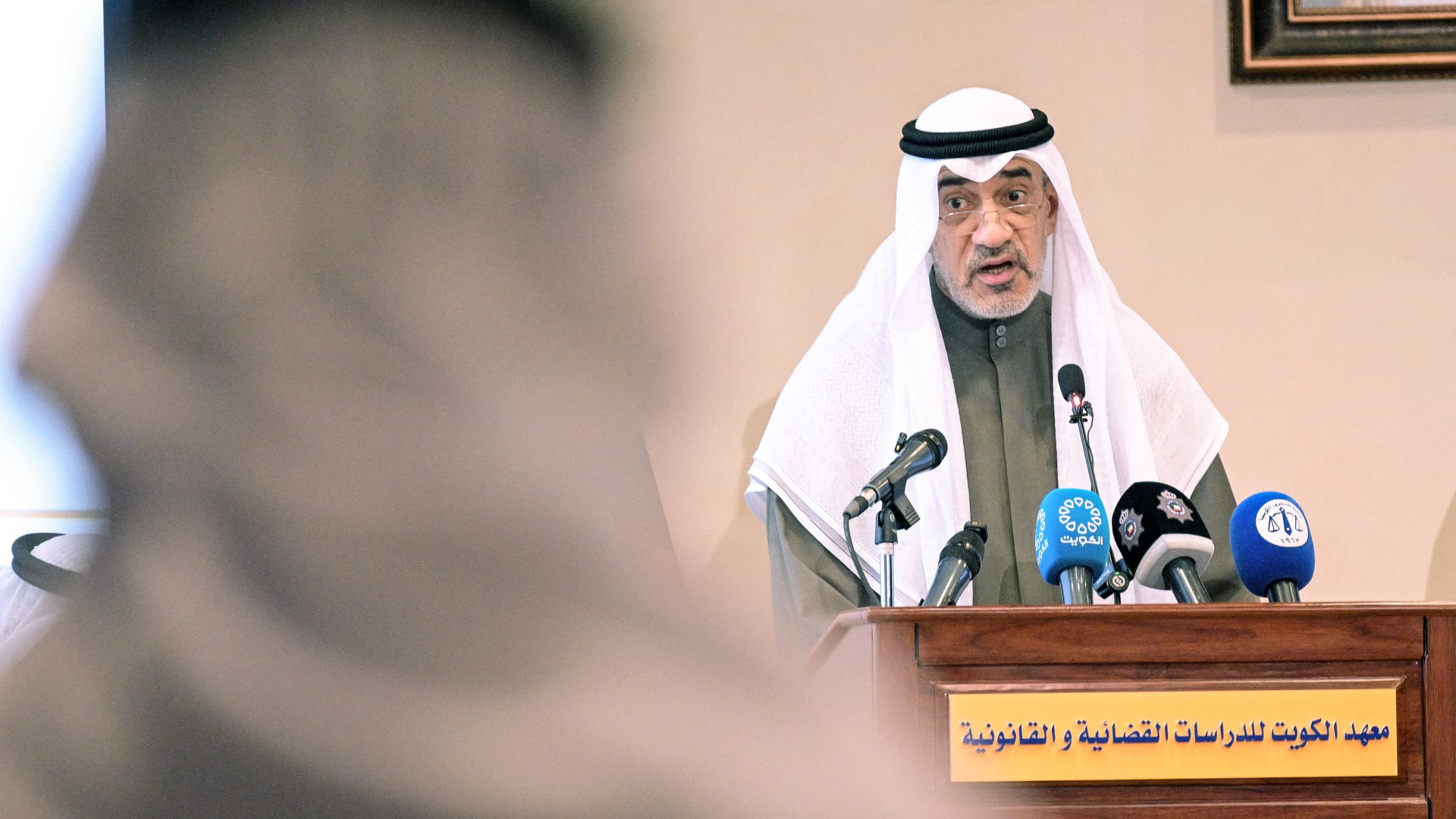 وزير داخلية الكويت: لن نسمح بالأحزاب وسنطبق قانون الجنسية الجديد بحزم وشفافية