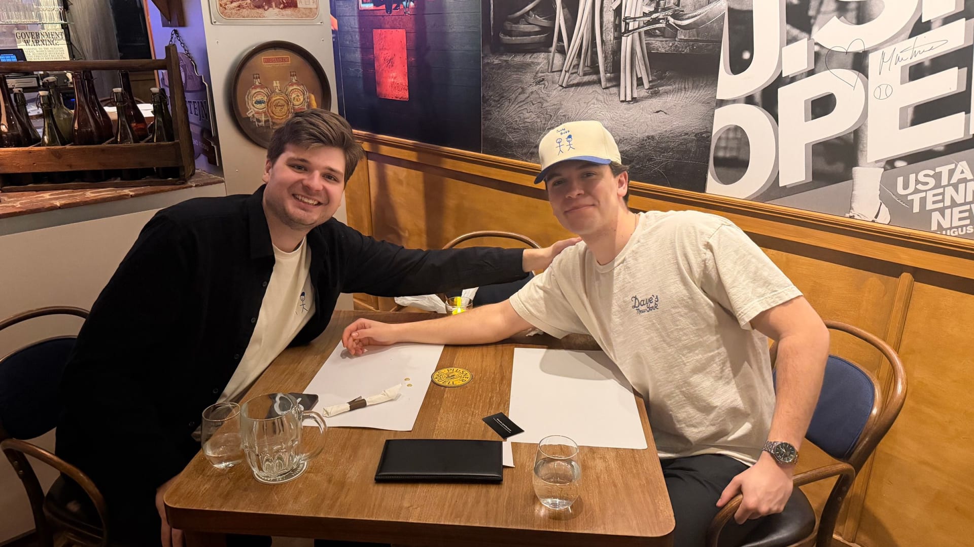 من دون مغادرة نيويورك.. صديقان يستكشفان مطابخ العالم ويجتاحان "تيك توك"