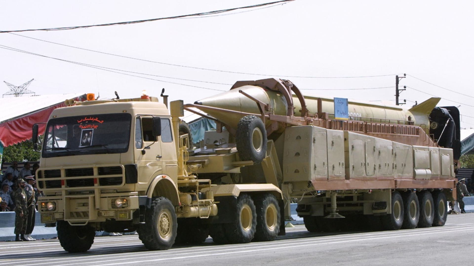 قائد بالحرس الثوري: إيران تعيد ملء مخزون أسلحتها بوتيرة أسرع خلال وقف إطلاق النار