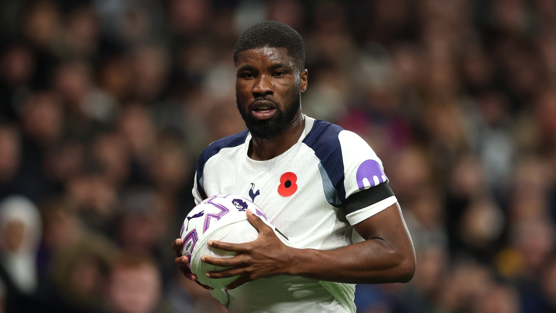 تحرك رسمي من توتنهام بعد تعرض كيفين دانسو لإساءة عنصرية.. ورابطة البريميرليغ تدين بشدة