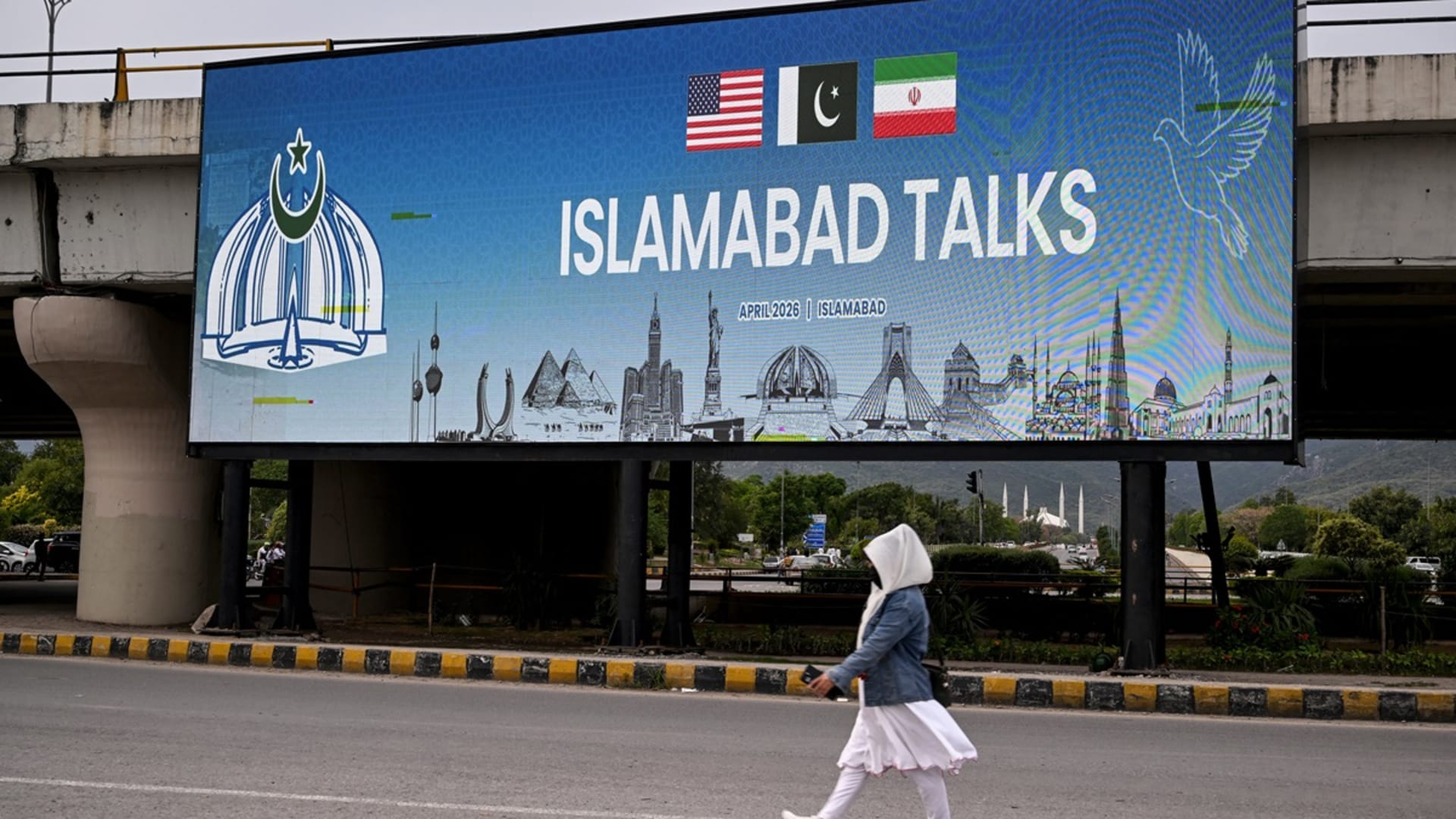 بعد توتر في مضيق هرمز.. هل تسفر محادثات أمريكا وإيران في إسلام آباد عن اتفاق؟