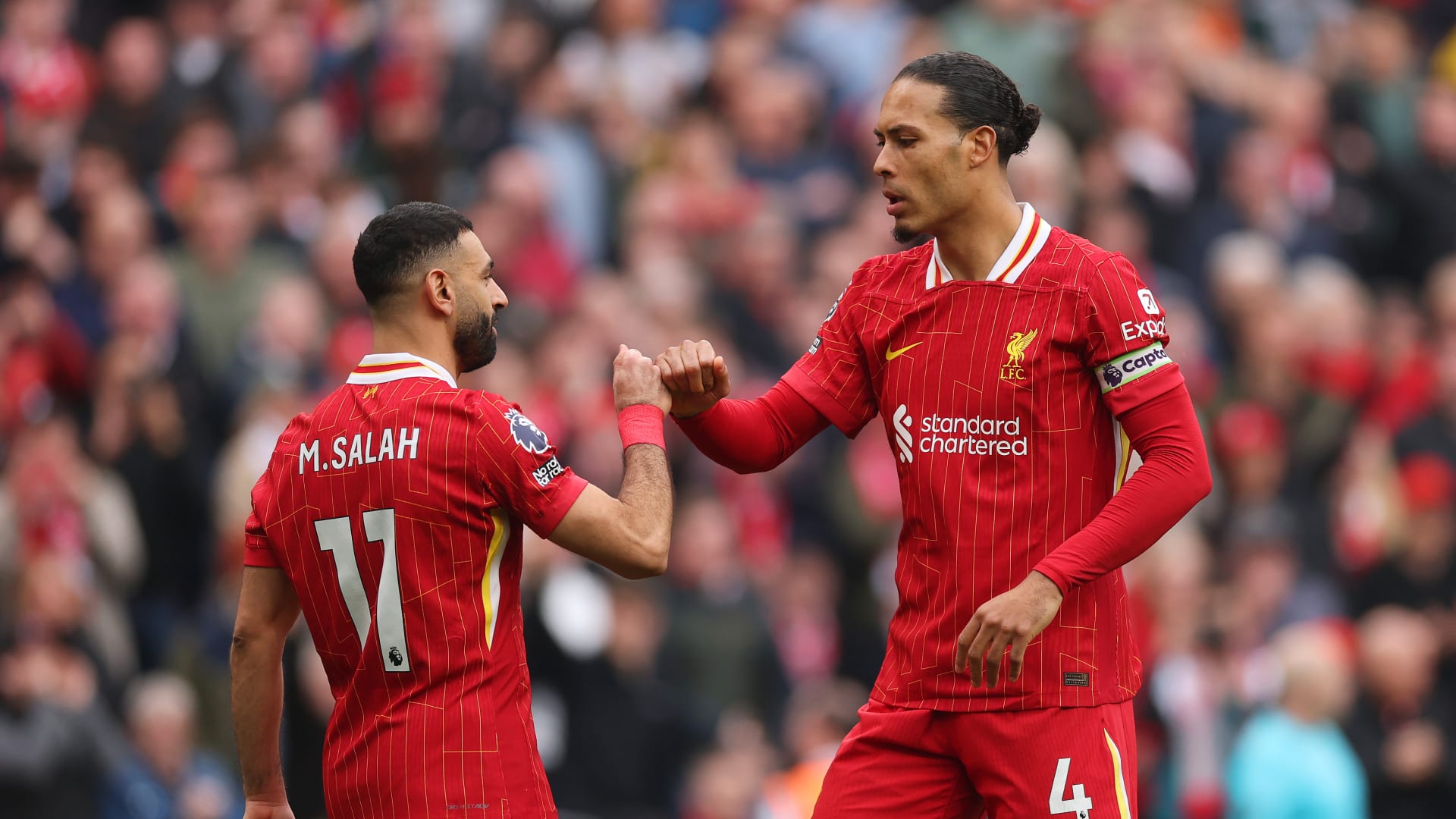 موقف "طريف" بين محمد صلاح وفان دايك بعد مباراة ليفربول وإيفرتون