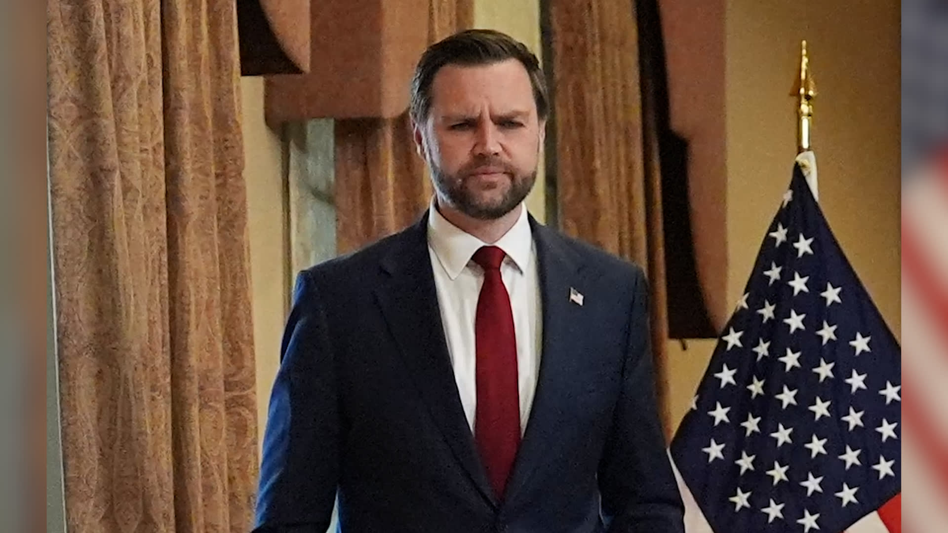 ترامب عن محادثات إيران: "انتهى زمن اللطف".. وتشكيك بحضور جيه دي فانس