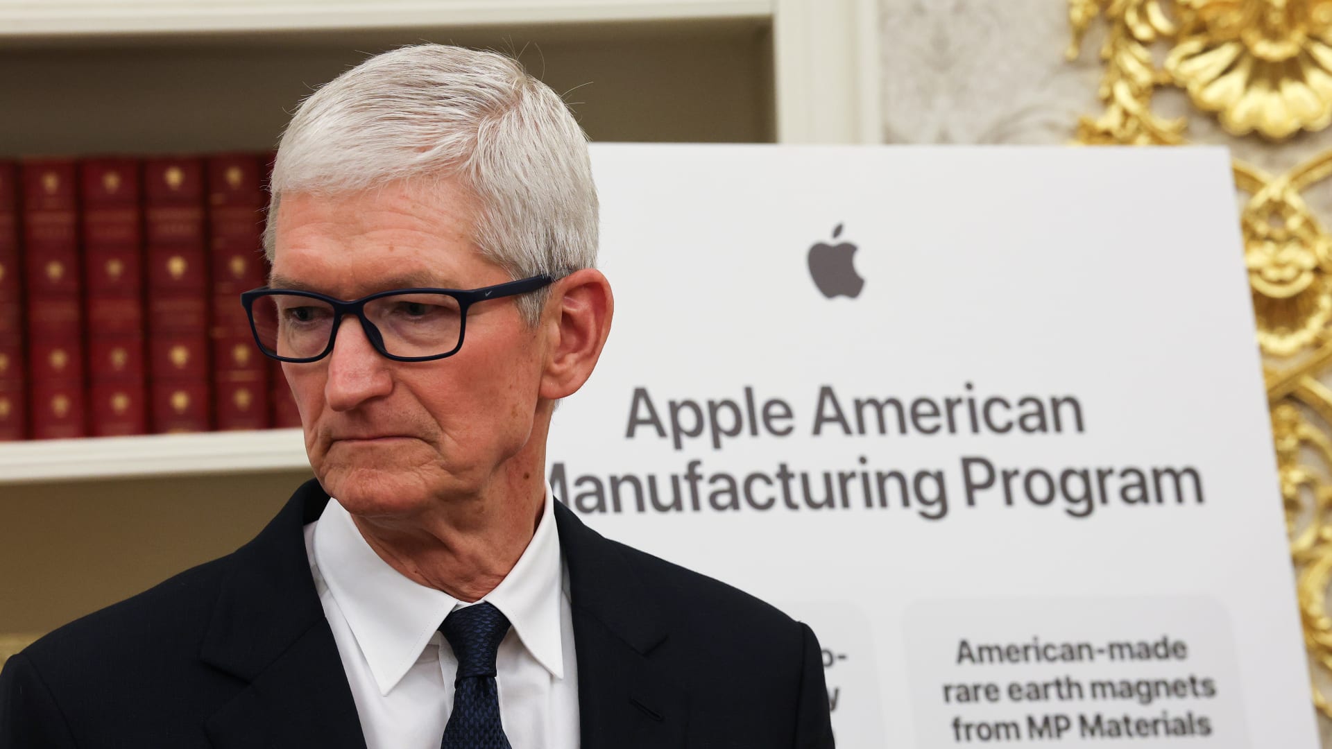 تيم كوك سيتنحى عن منصبه.. وشركة آبل تعلن عن خليفته