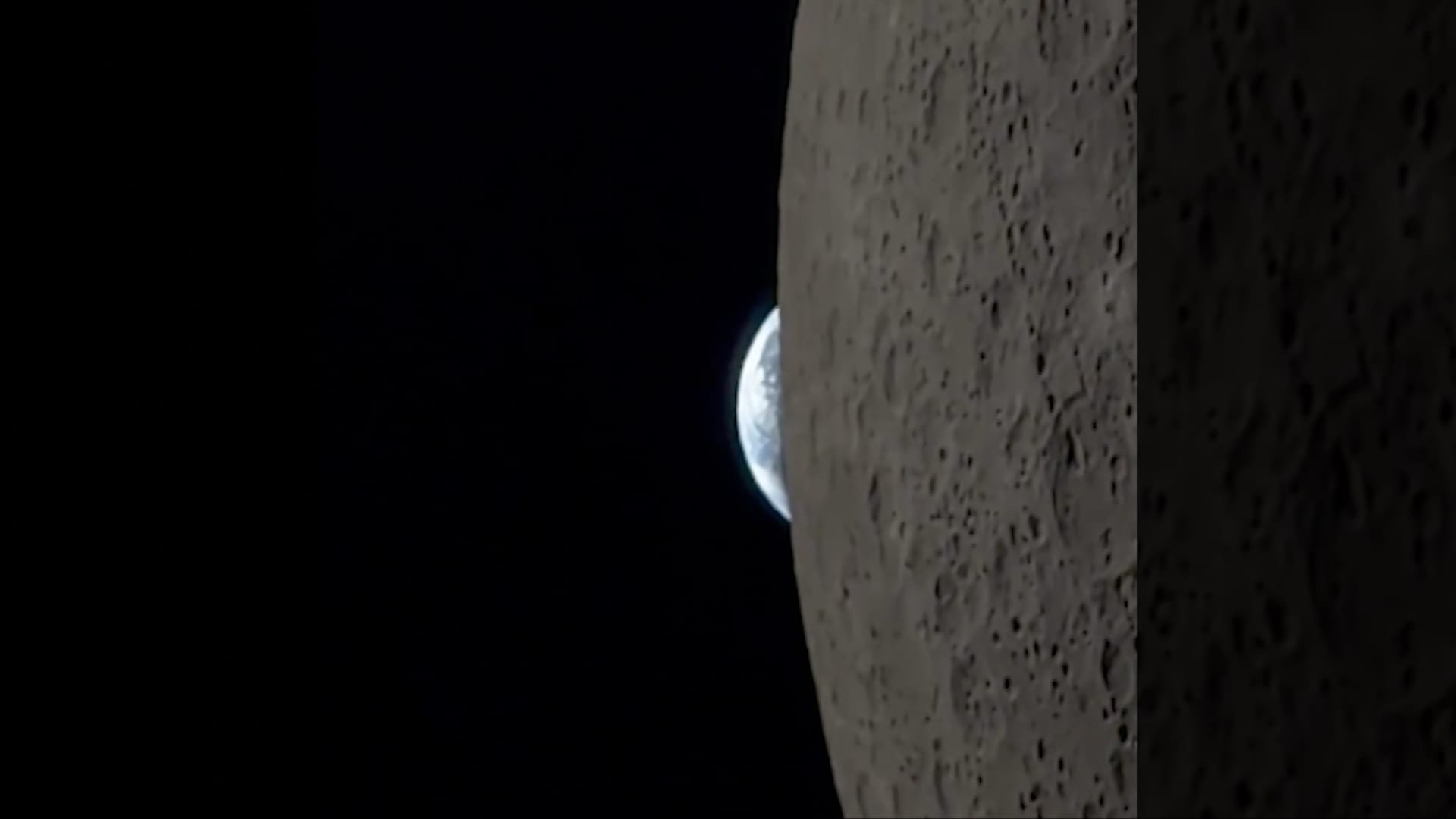 كأنه غروب الشمس من أكثر مقعد غرابة في الكون.. رائد فضاء في "ناسا" ينشر فيديو للحظة "غروب الأرض" خلف القمر