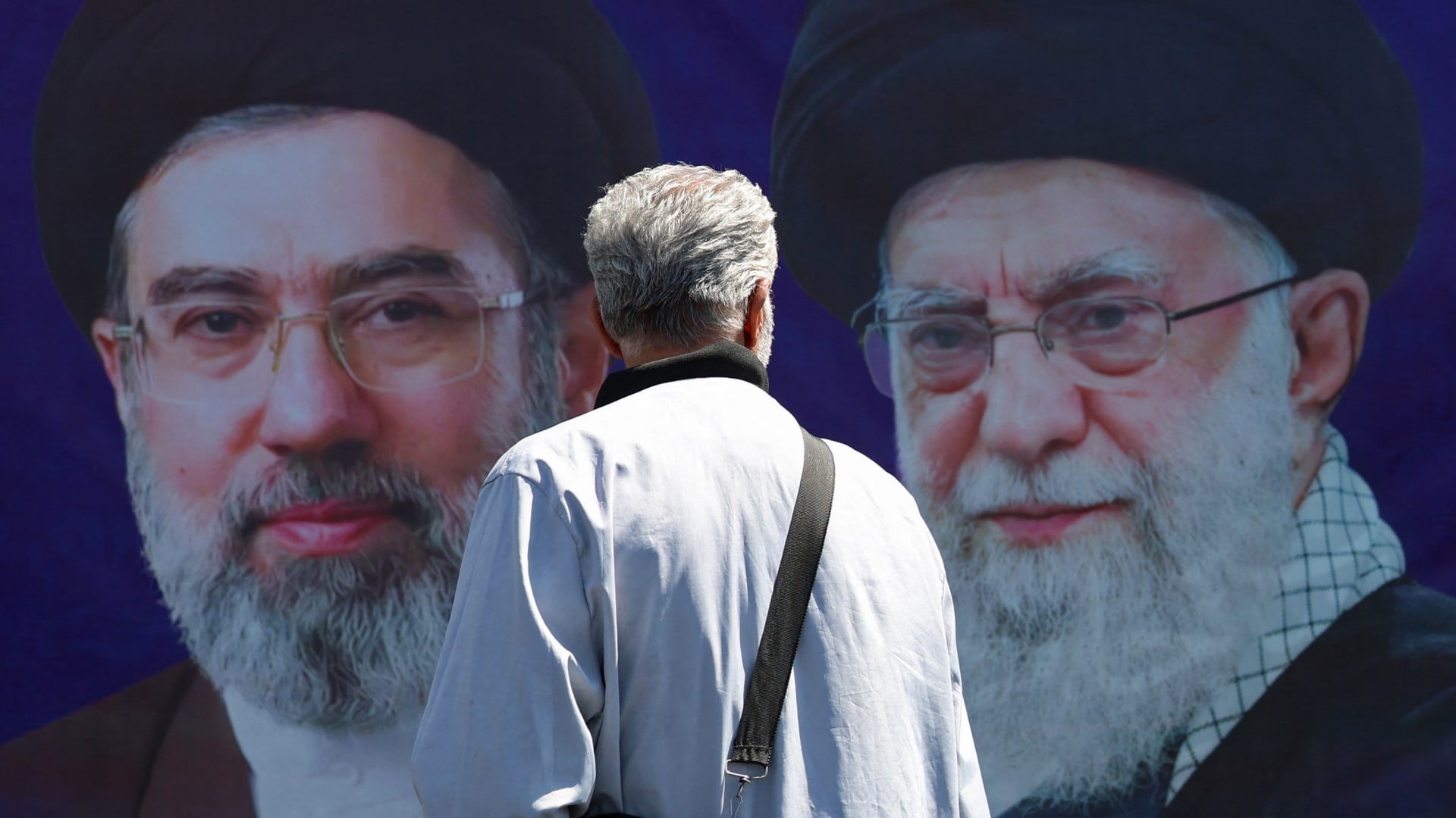 غياب المرشد الأعلى مجتبى خامنئي يساعد نظامه للبقاء.. كيف ذلك؟