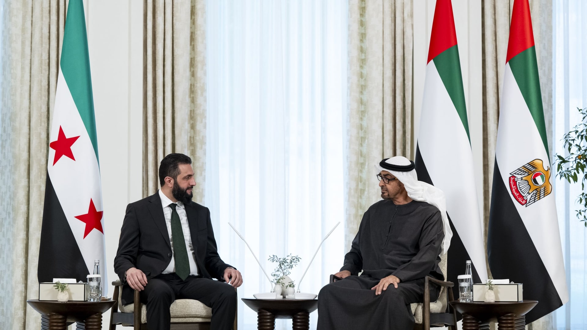 الشرع يعلق على مباحثاته مع محمد بن زايد خلال زيارته الإمارات