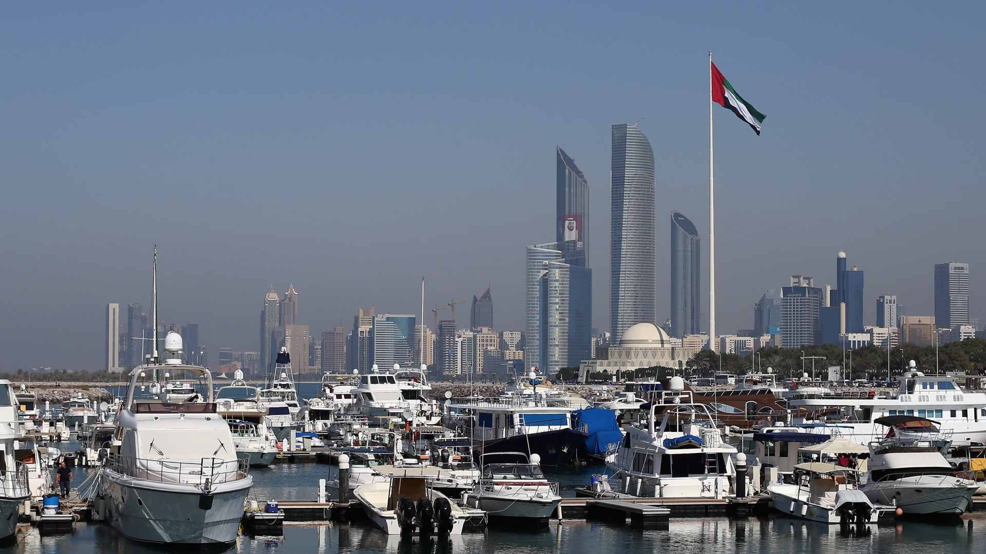 "أم الإمارات" استقبلت وداد الخالد والدة أحمد الشرع في أبوظبي ..وهذا ما بحثتاه