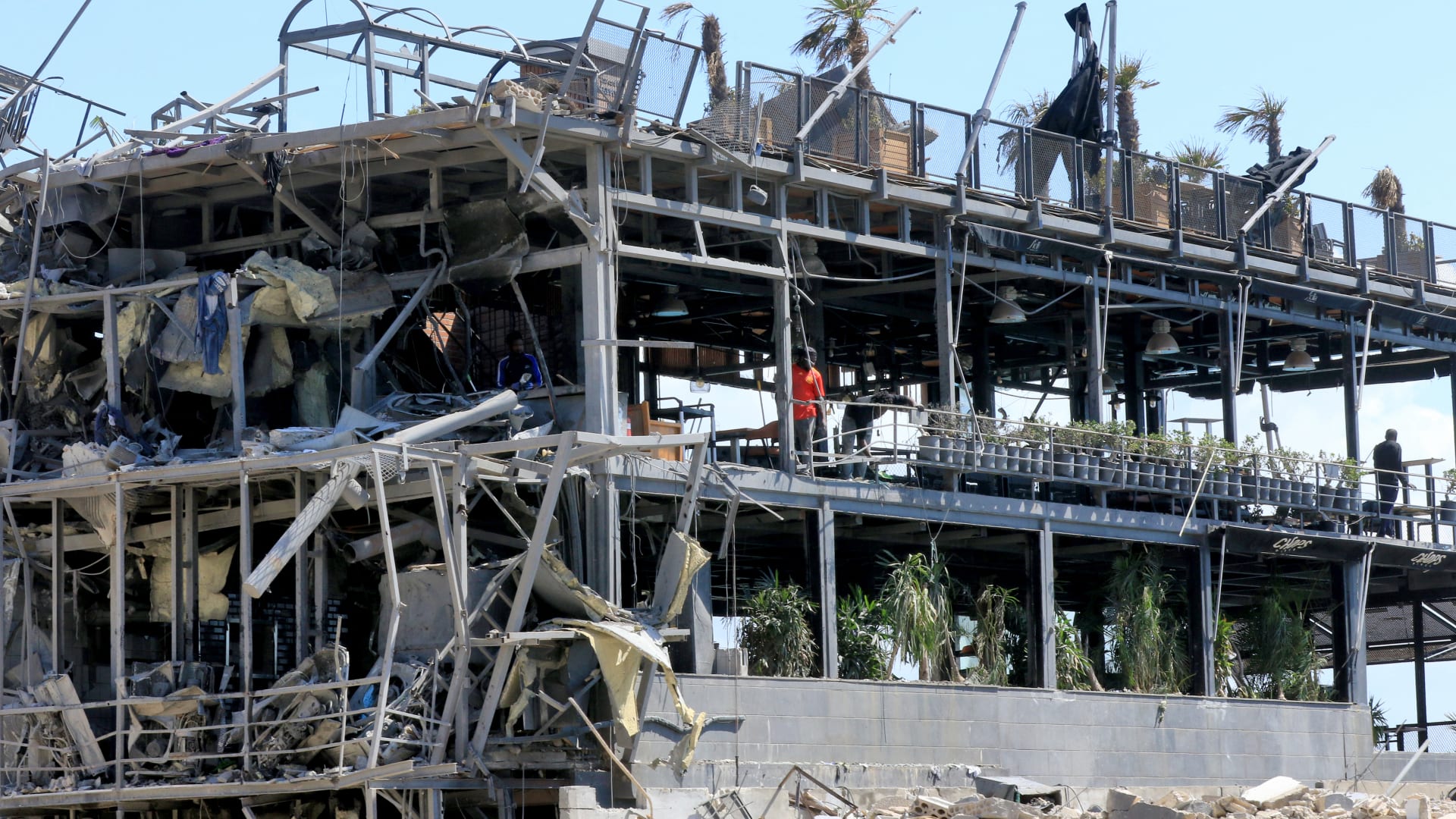 إعلام رسمي لبناني: الجيش الإسرائيلي "يحرق" منازل بالجنوب