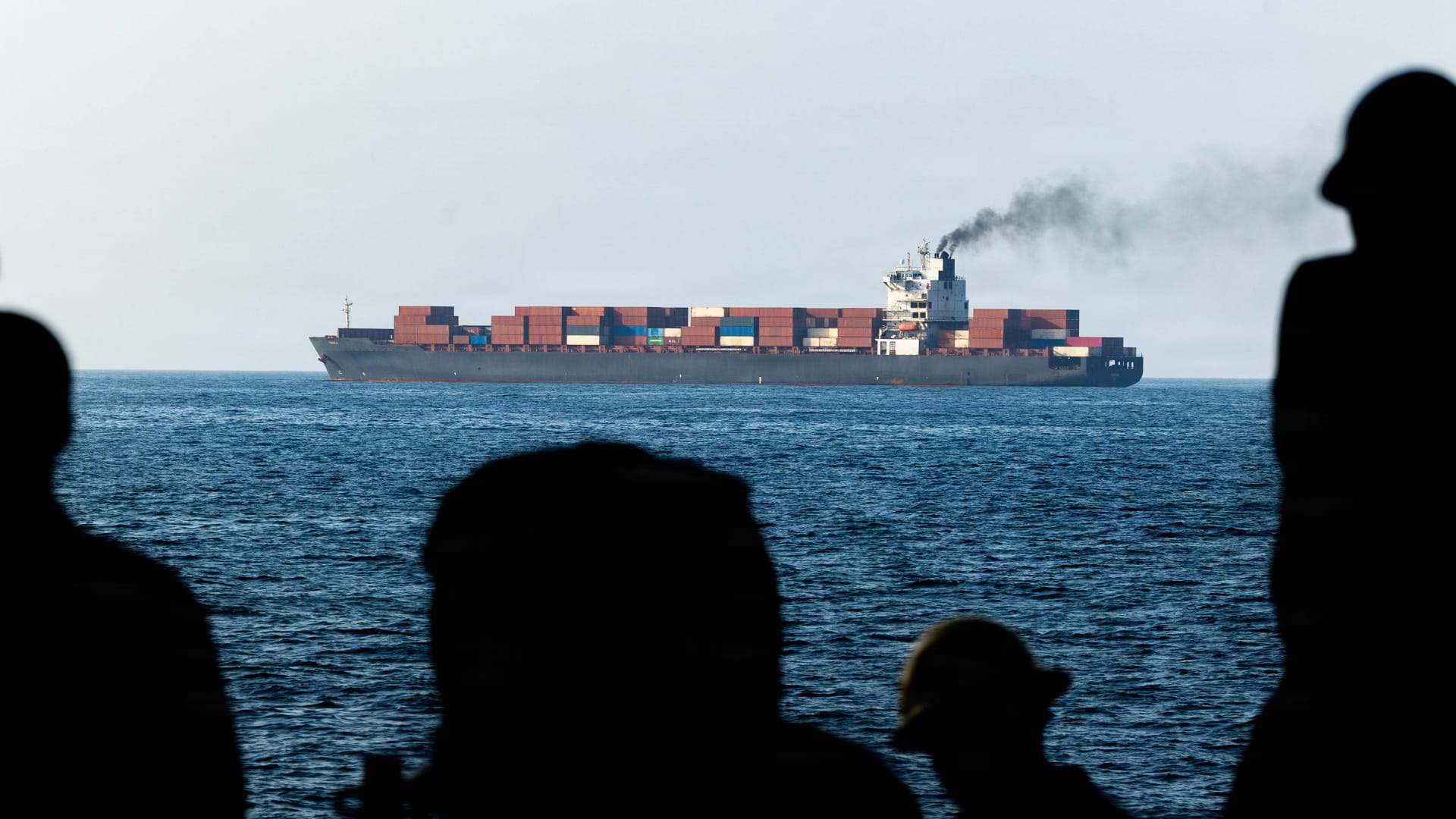 البنتاغون: قوات أمريكية تصعد على متن سفينة أخرى تحمل نفطا إيرانيا