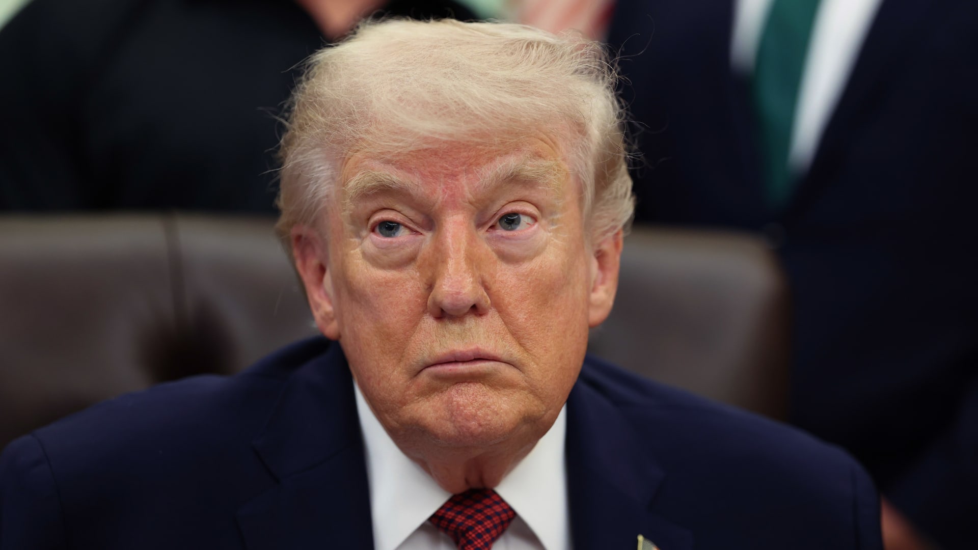 ترامب يصدر أوامر للبحرية الأمريكية باستهداف أي قارب إيراني يزرع ألغامًا في مضيق هرمز