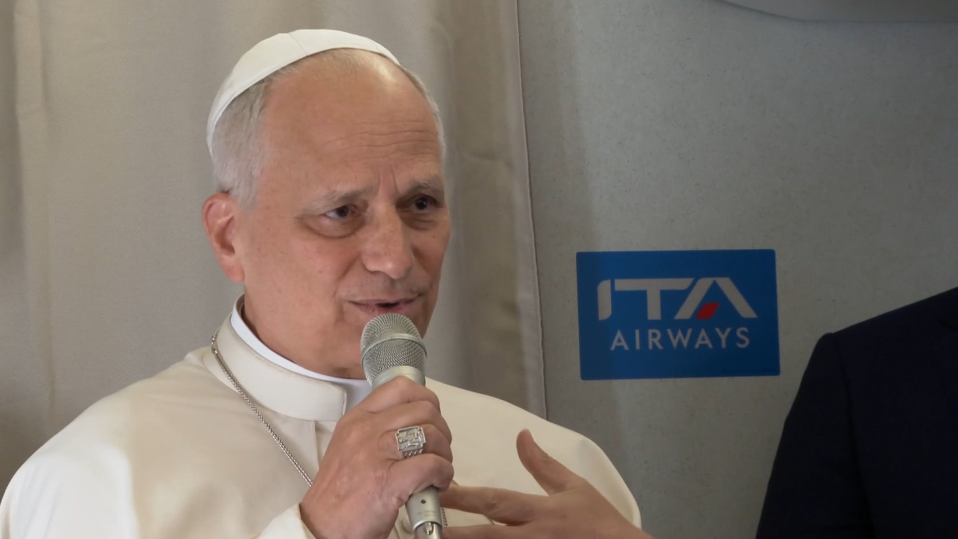 البابا يدين قتل إيران للمتظاهرين.. لكنه يقول إنه لا يستطيع تأييد الحرب