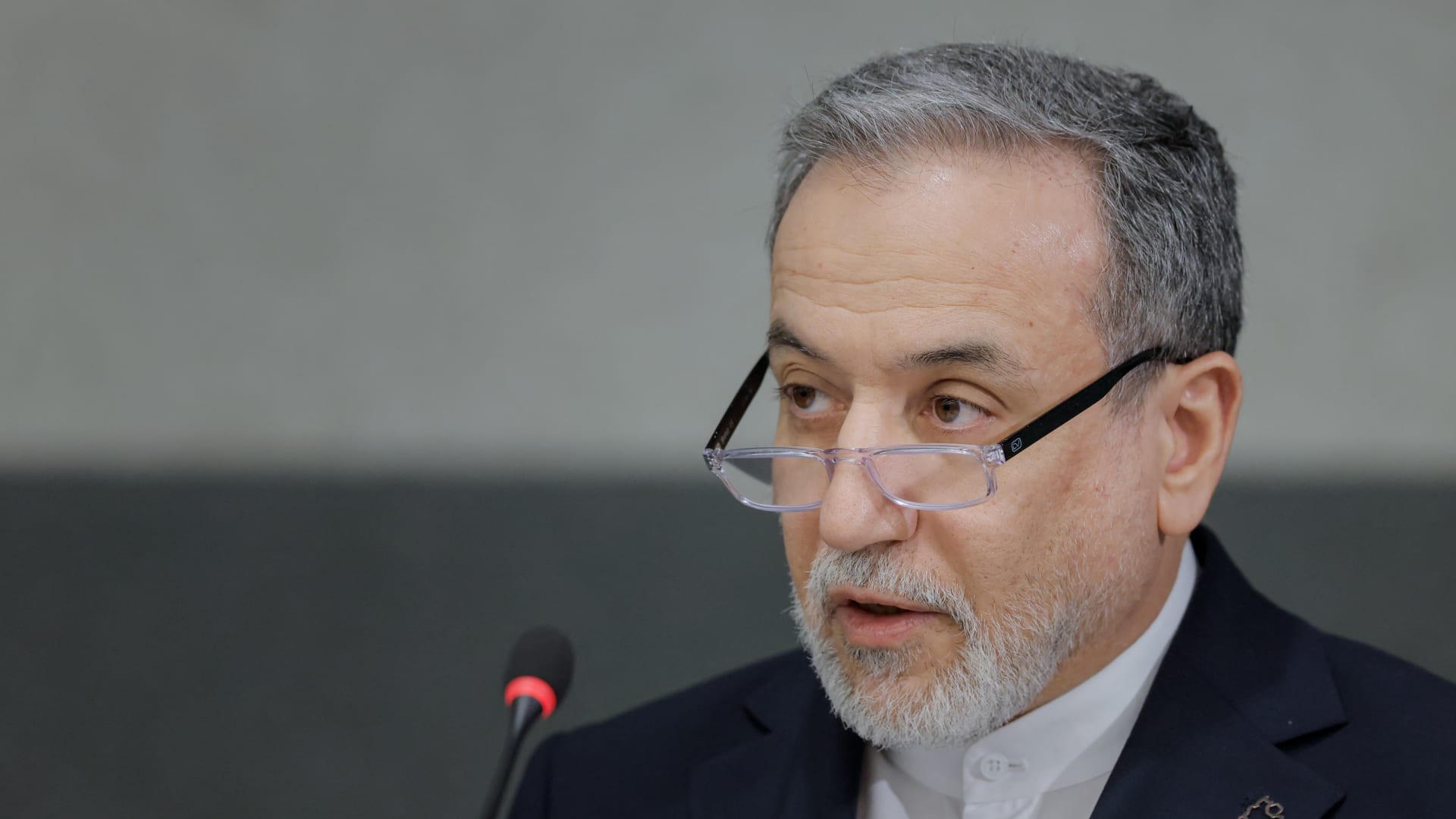 مصادر: وزير خارجية إيران يتوجه إلى باكستان وتوقعات بجولة محادثات ثانية مع أمريكا