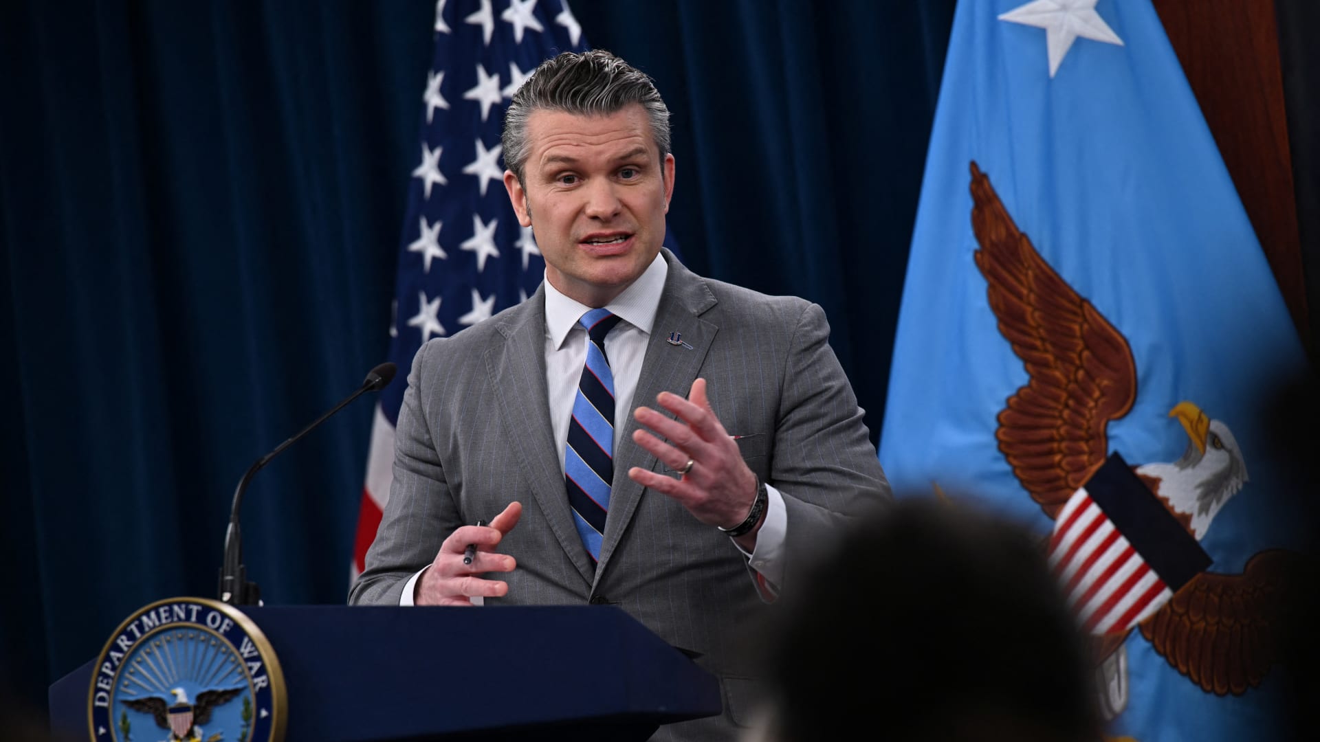 وزير الدفاع الأمريكي يتحدث عن تطورات حصار الموانئ الإيرانية ويهاجم الأوروبيين