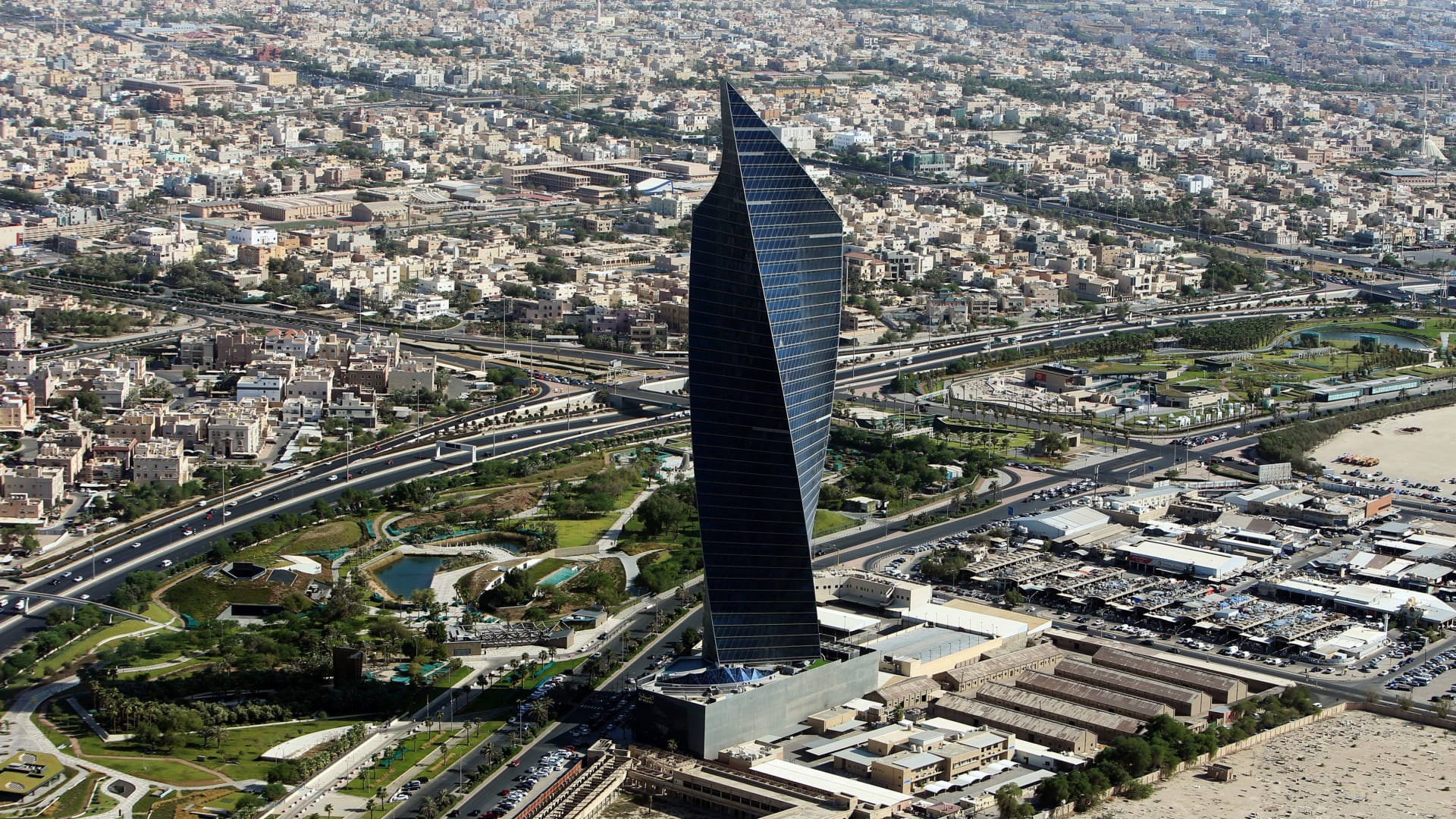 الكويت تعلن تعرض موقعين حدوديين لهجوم بمسيرتين من العراق