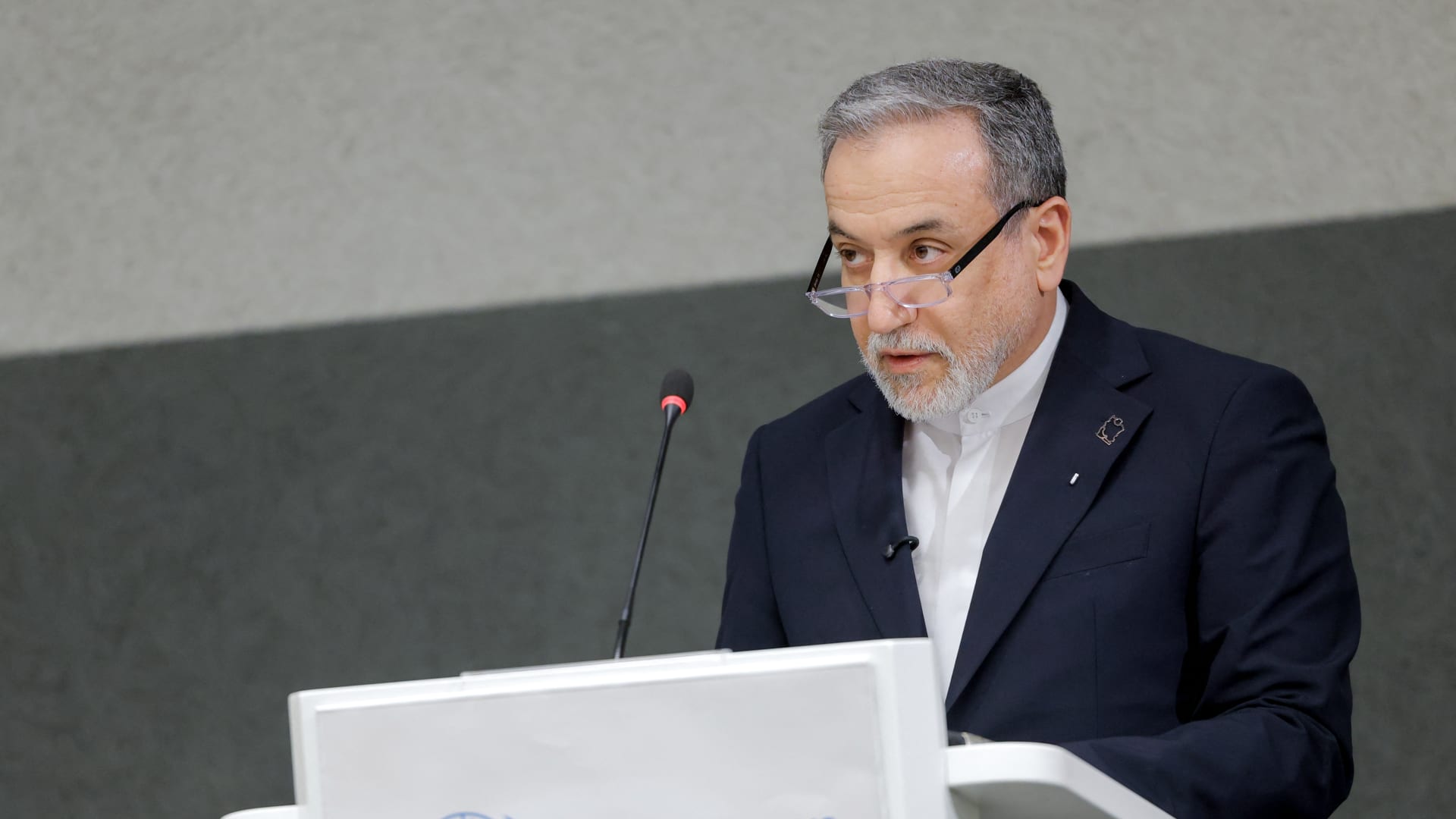 وفد إيراني يجري محادثات مع وسطاء باكستانيين قبل جولة ثانية متوقعة مع أمريكا