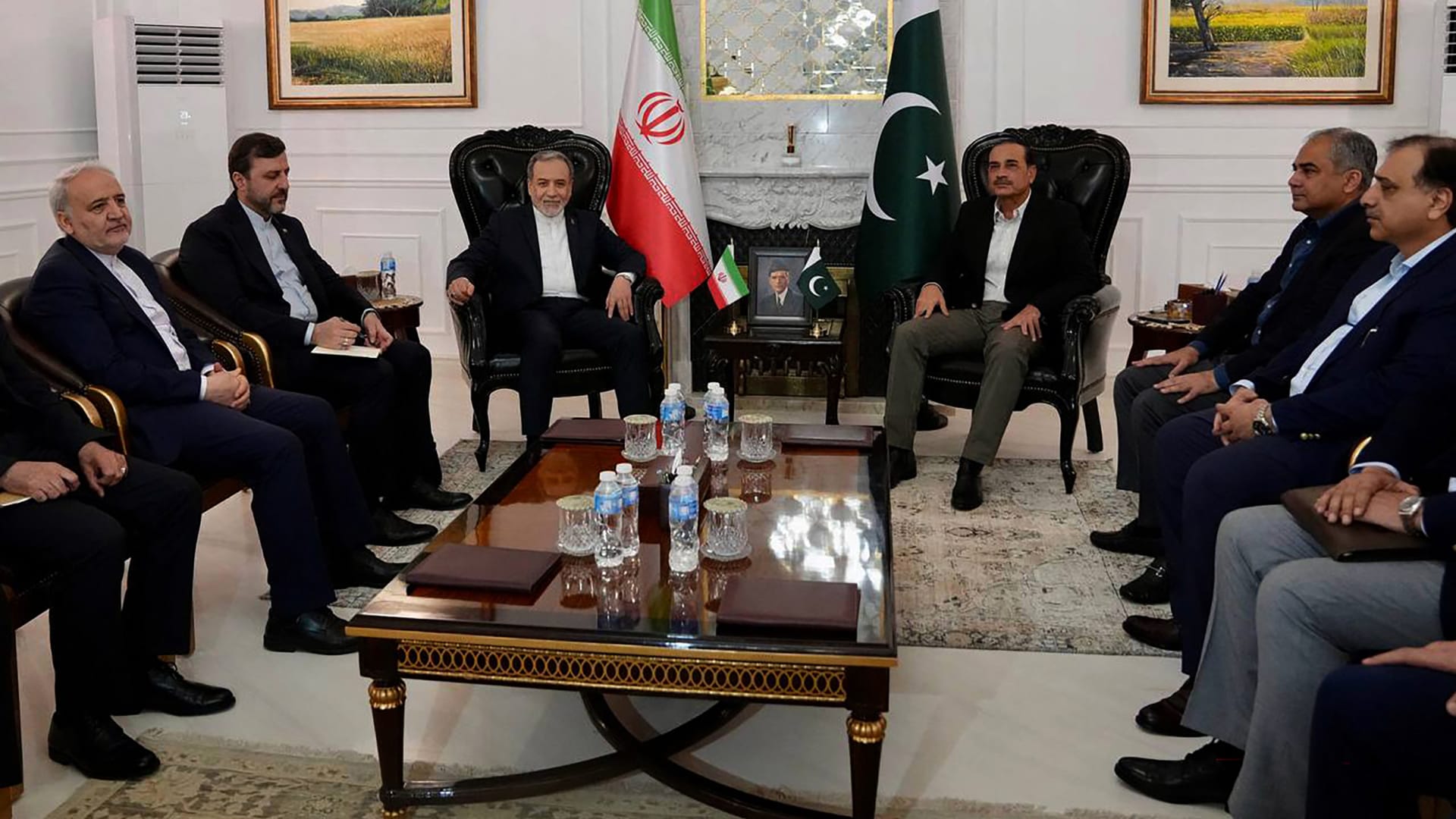 أمريكا وإيران تبعثان رسائل متضاربة عن المحادثات.. ماذا يقول كل منهما؟