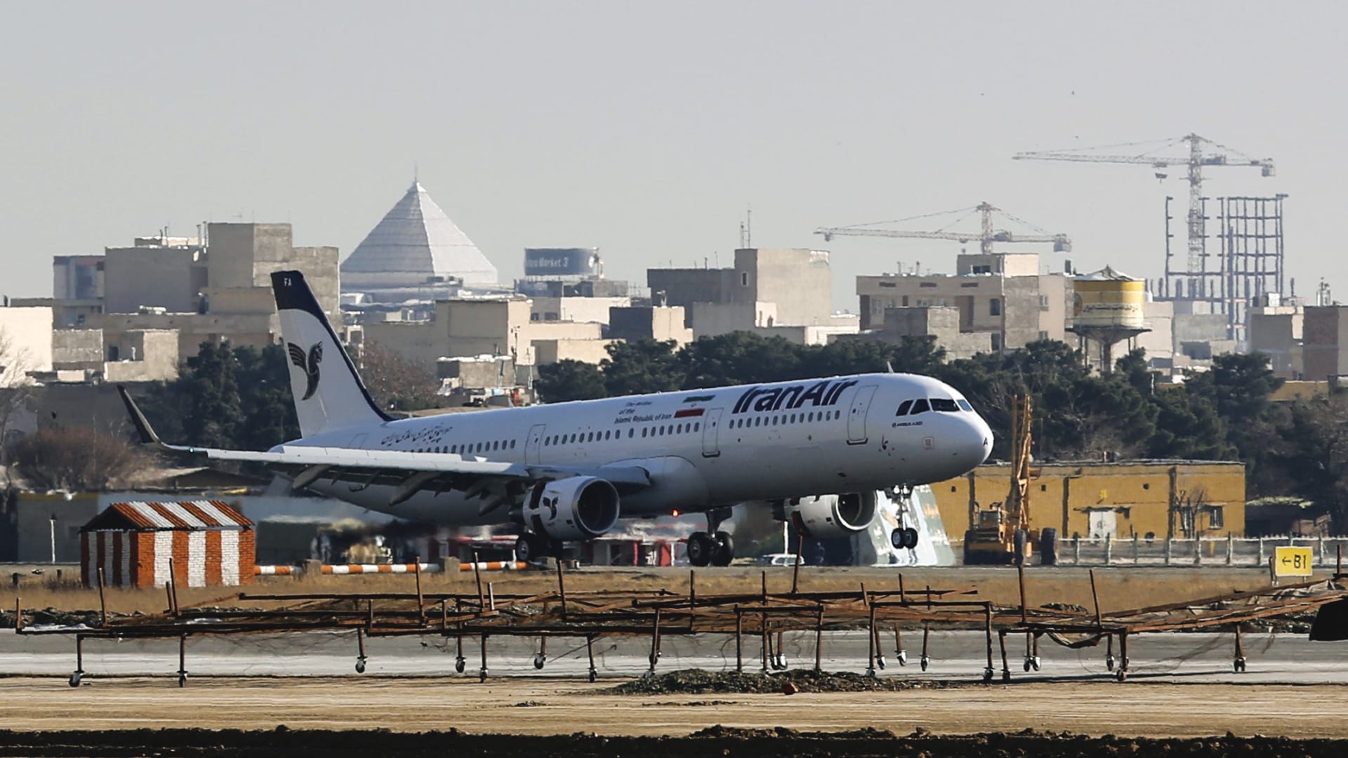 بعد توقف 56 يوما.. استئناف محدود الرحلات الجوية الدولية من طهران