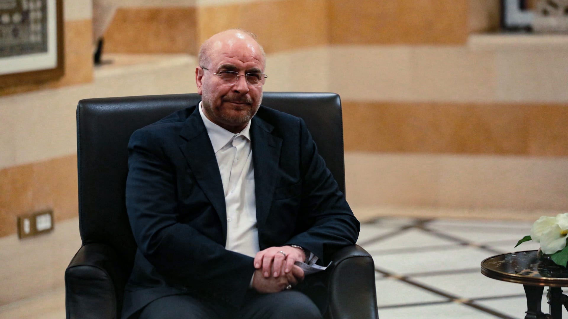 طهران توضح حقيقة استقالة باقر قاليباف رئيس وفدها للتفاوض مع أمريكا