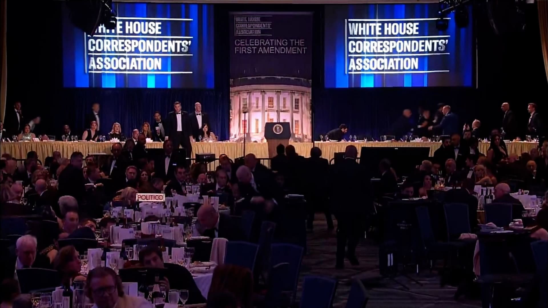 شاهد.. لحظة إخلاء ترامب بعد إطلاق نار في حفل عشاء مراسلي البيت الأبيض