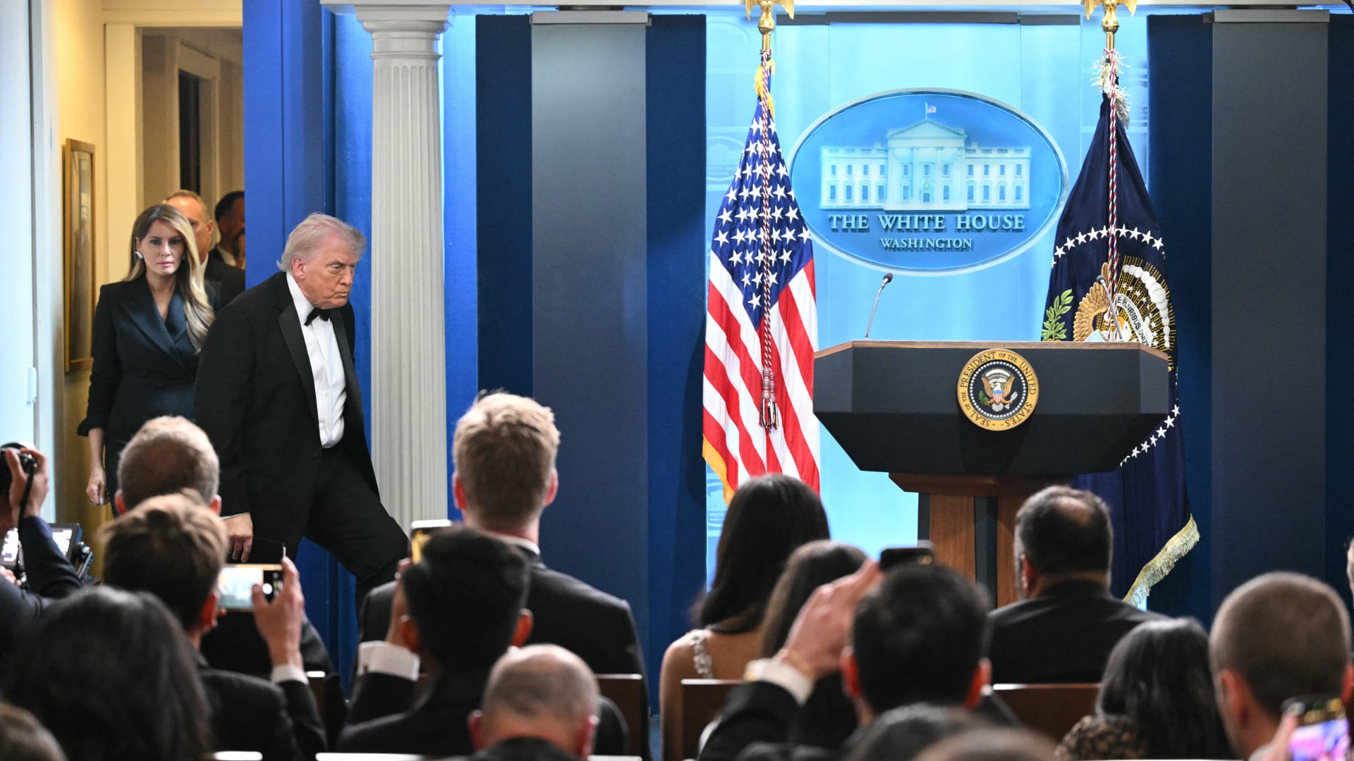 ترامب يتحدث عن رد فعل زوجته ميلانيا خلال إطلاق النار بحفل عشاء مراسلي البيت الأبيض