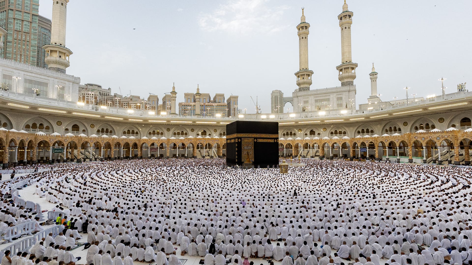 السعودية.. الأمن يعلن ضبط 3 مقيمين مصريين في مكة ويكشف ما فعلوه