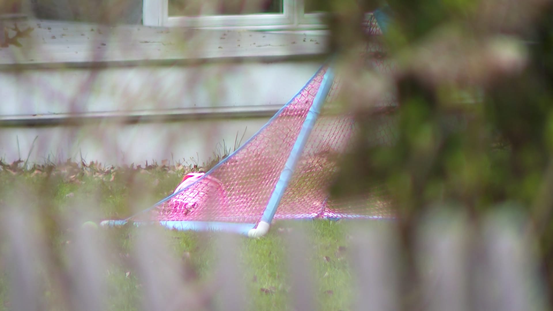 العثور على جثتي طفلين داخل منزل وتوقيف والدتهما في ولاية أمريكية