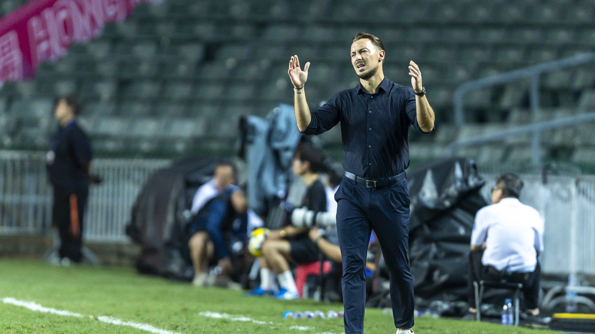 السعودية.. معاقبة يايسله واثنين من لاعبي أهلي جدة بسبب تصريحات مُسيئة