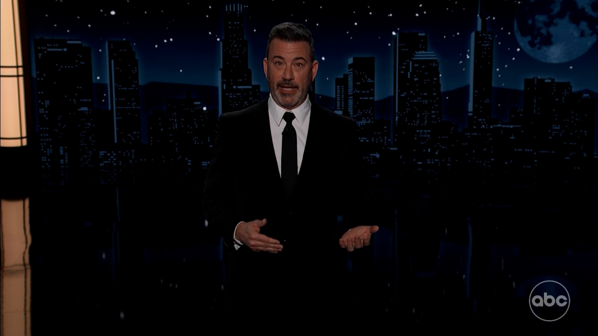 "مونولوج" ساخر عن ميلانيا يدفع ترامب لطلب فصل كيميل من ABC.. ما القصة؟