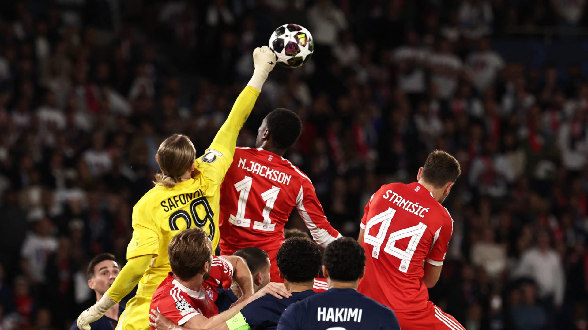 "حفلة" باريس سان جيرمان وبايرن ميونخ.. رقم قياسي وموقف طريف بعد المباراة