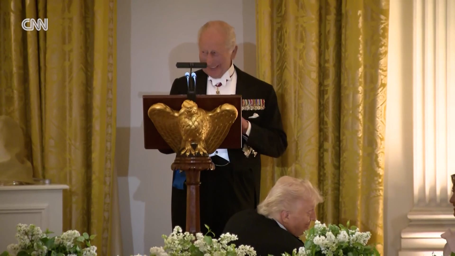 وسط الجدل الدائر.. شاهد الملك تشارلز يمازح ترامب بشأن قاعة الرقص الجديدة بالبيت الأبيض