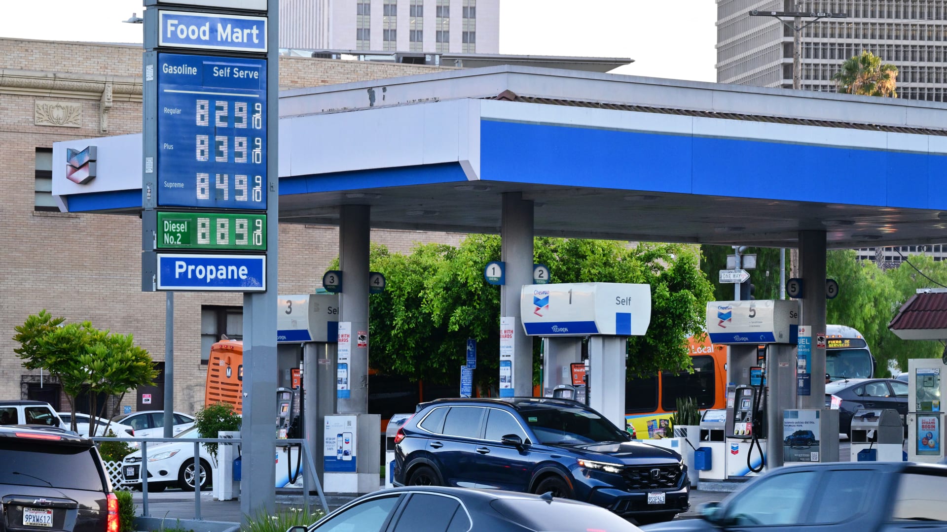 أرقام.. سعر الوقود بأمريكا يقفز لأعلى مستوى بـ4 سنوات الأربعاء وشركات تحقق أرباحا ضخمة وصلت أكثر من ضعفين