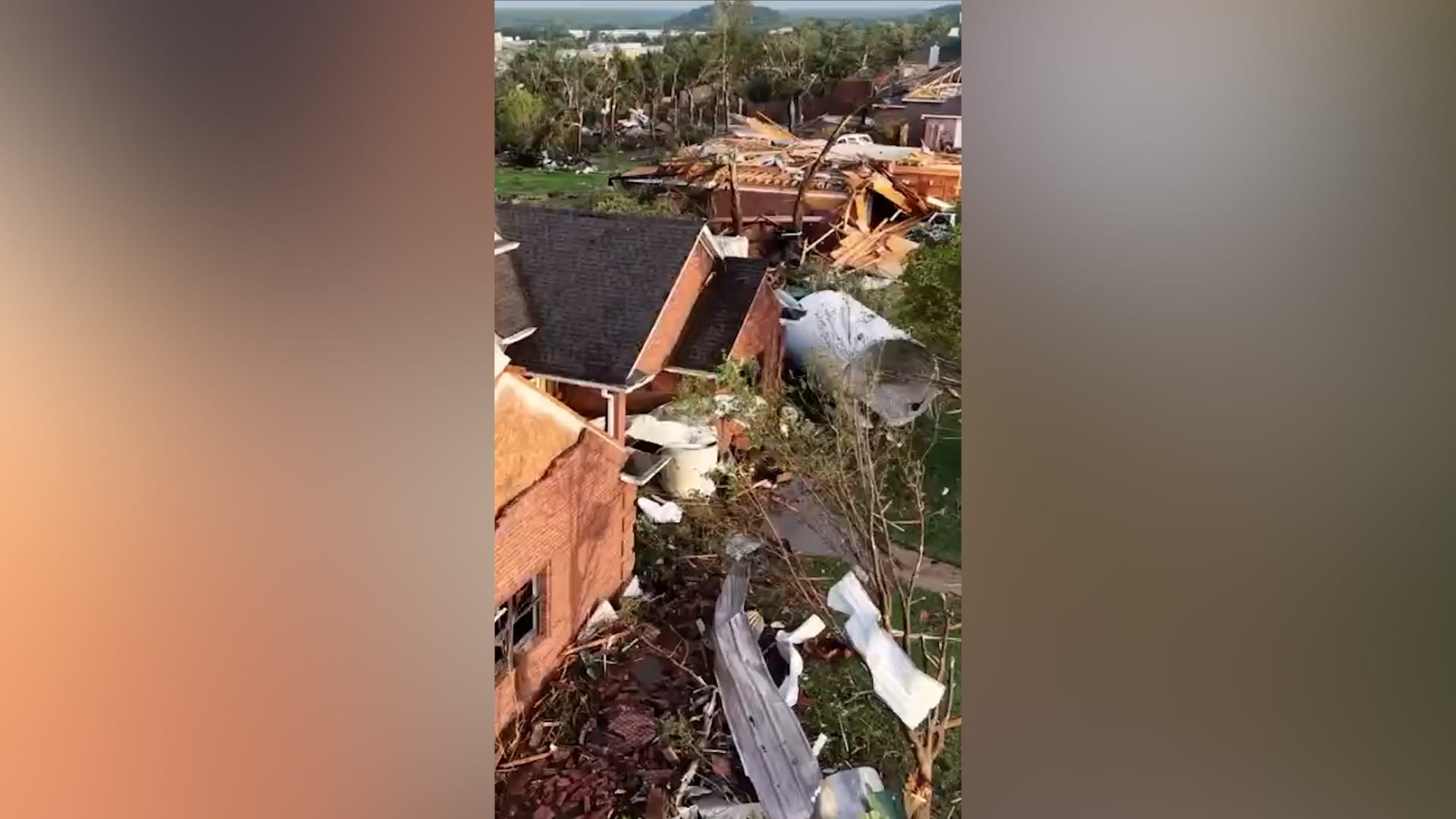 إعصار يسوّي جزءًا من تكساس بالأرض.. شاهد ما أحدثه