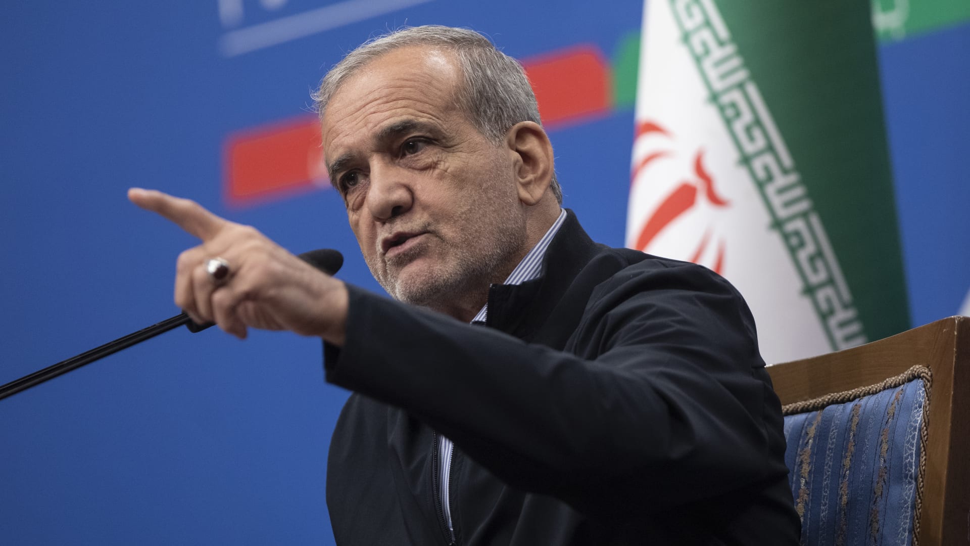 "مصيره الفشل".. رئيس إيران يرد على تهديد ترامب بتمديد الحصار على موانئ بلاده