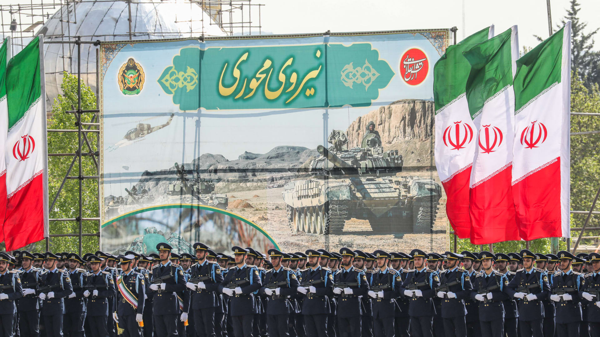 الحرس الثوري الإيراني يُهدد: سنرد على أي عمليات أمريكية بضربات "طويلة ومؤلمة"