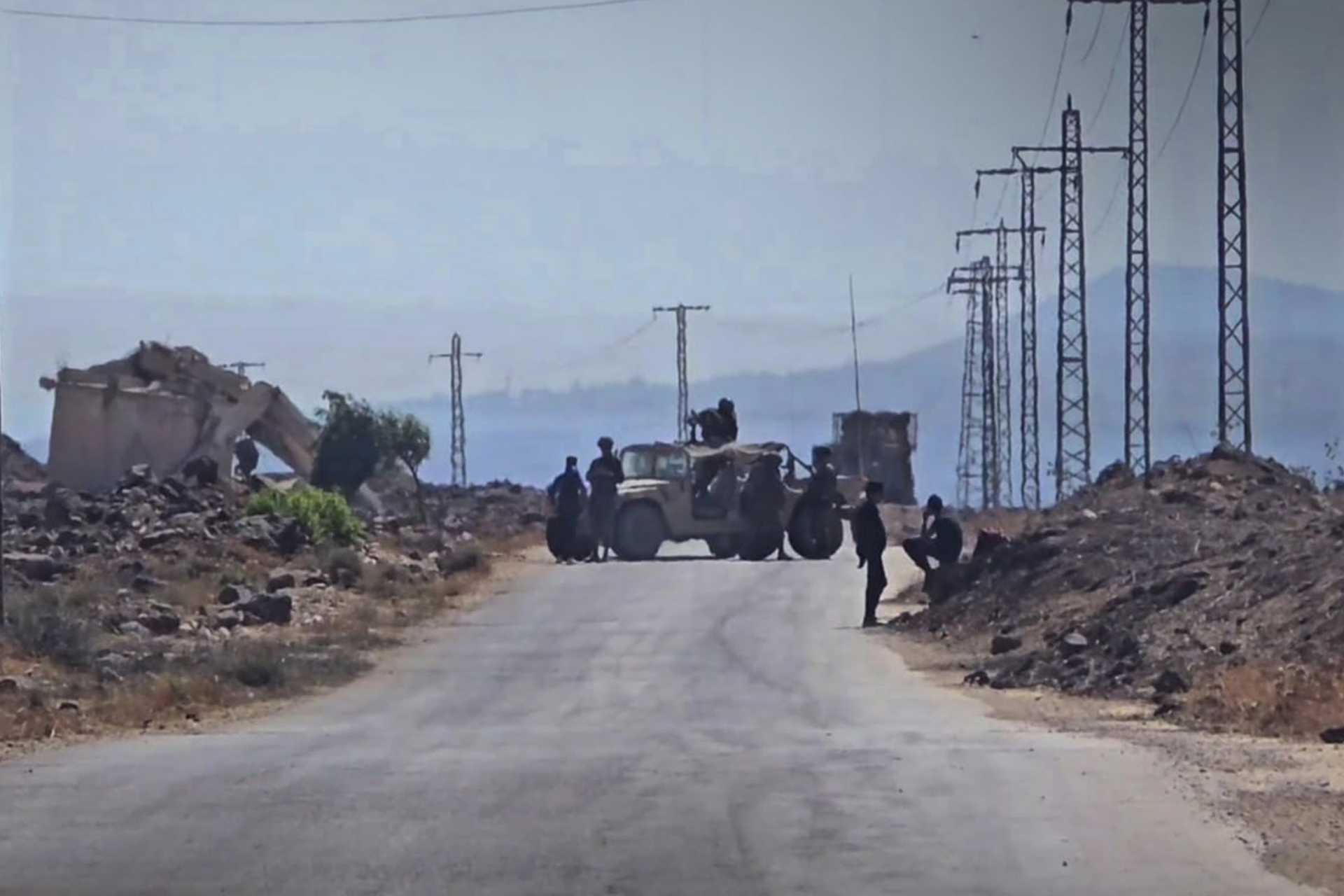 قوات إسرائيلية تتوغل في درعا والقنيطرة وتشن عمليات دهم واعتقال