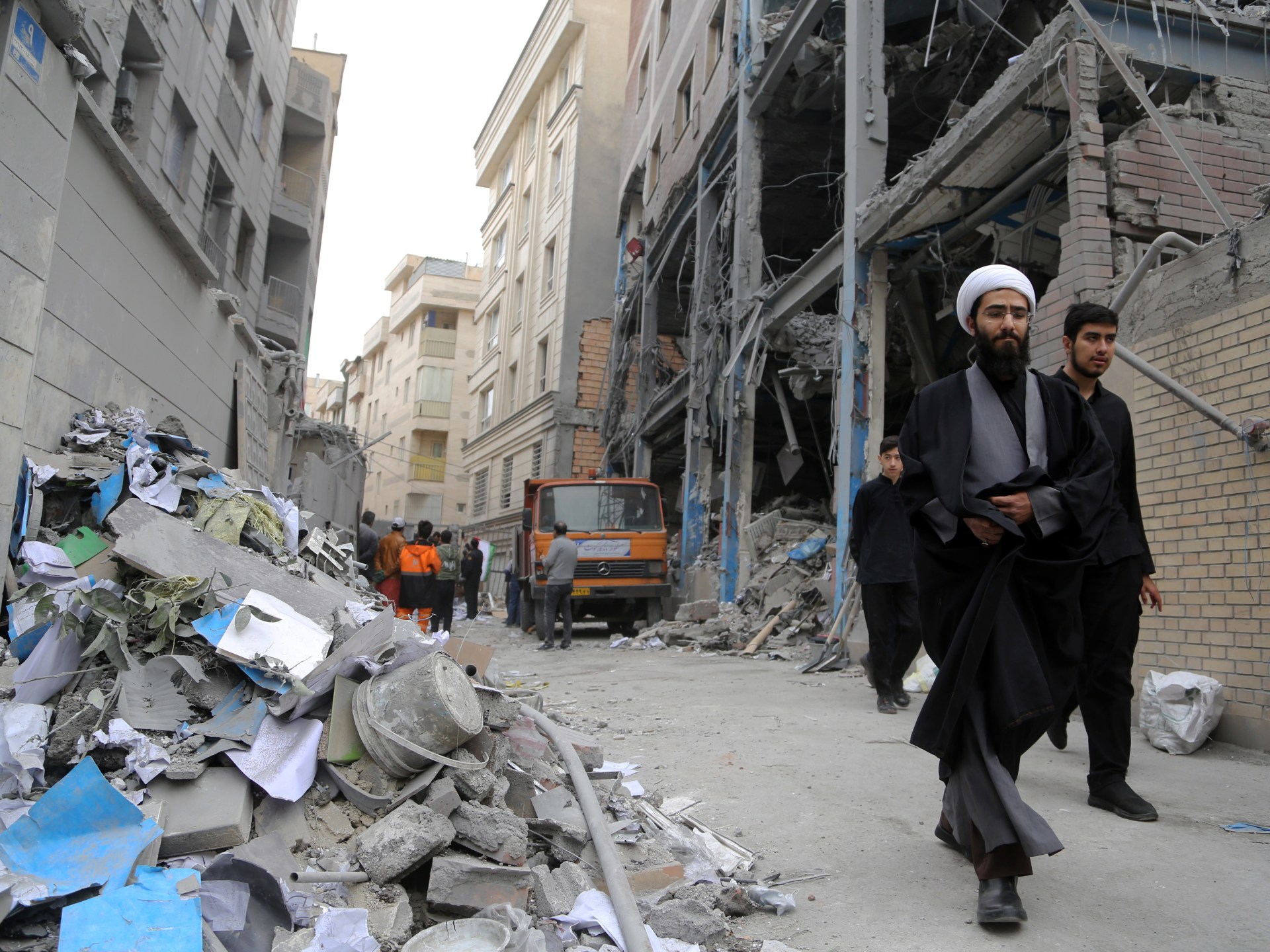 بعد تهديده بـ"محو الحضارة".. هل يطبق ترمب "عقيدة الضاحية" في إيران؟