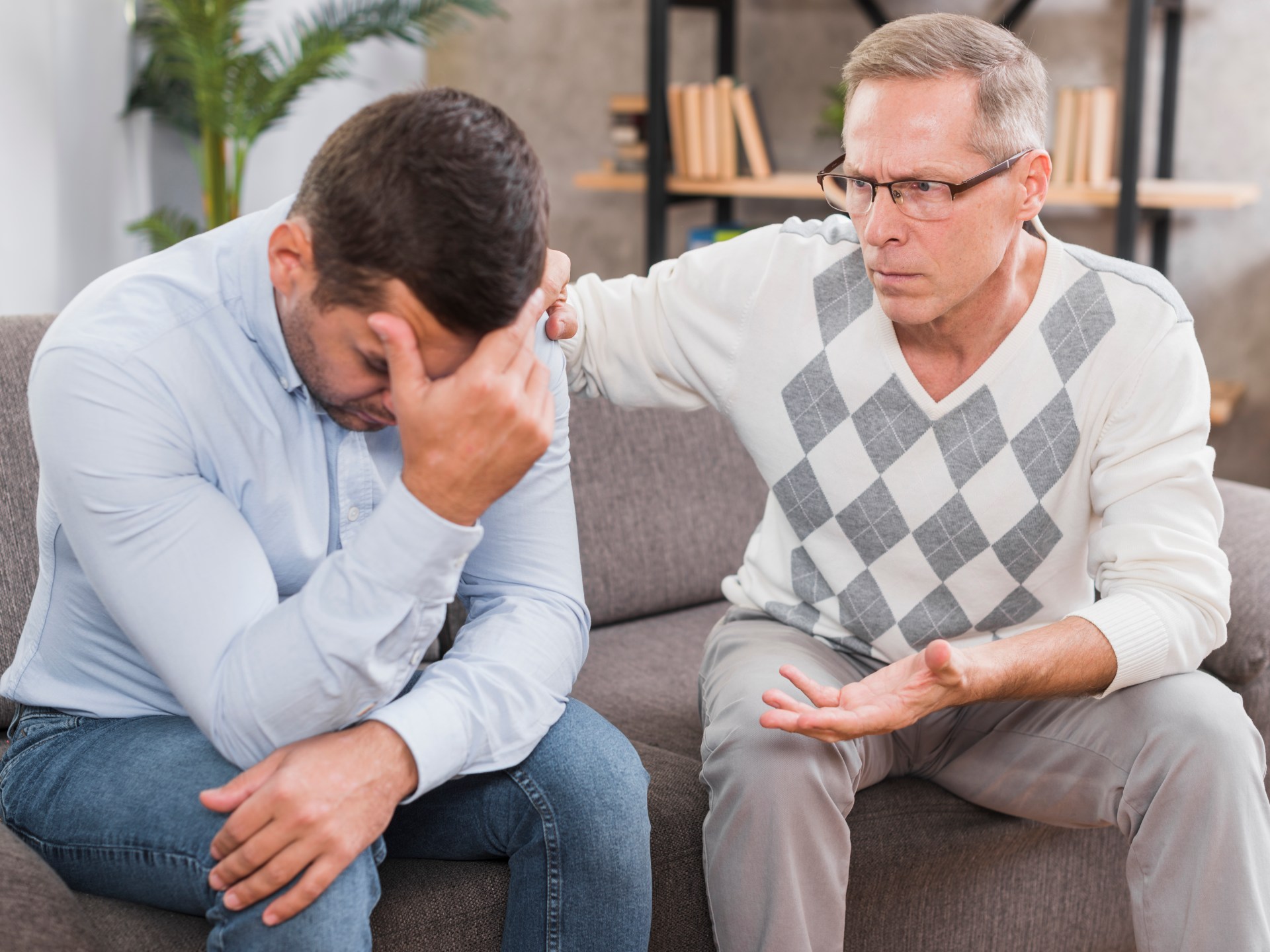 "سأكون مختلفا عن والديّ".. لماذا نكرر سلوكات عاهدنا أنفسنا على تجنبها؟